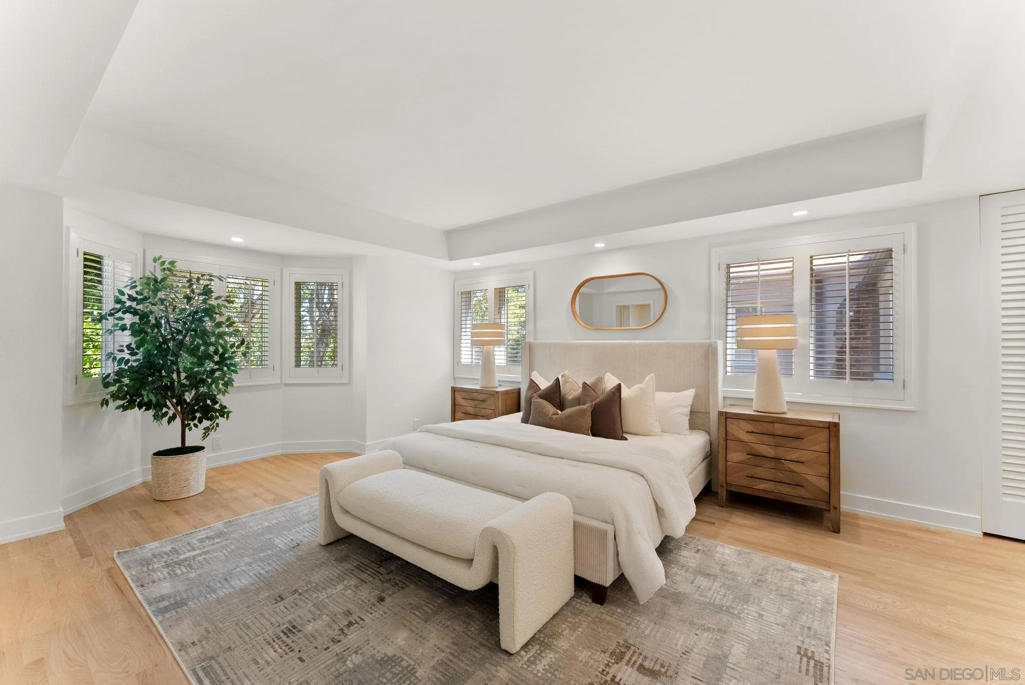 https://cdn.realtyfeed.com/cdn/127/260021747/247baf65ee0948a9e359175059af9d59.webp
