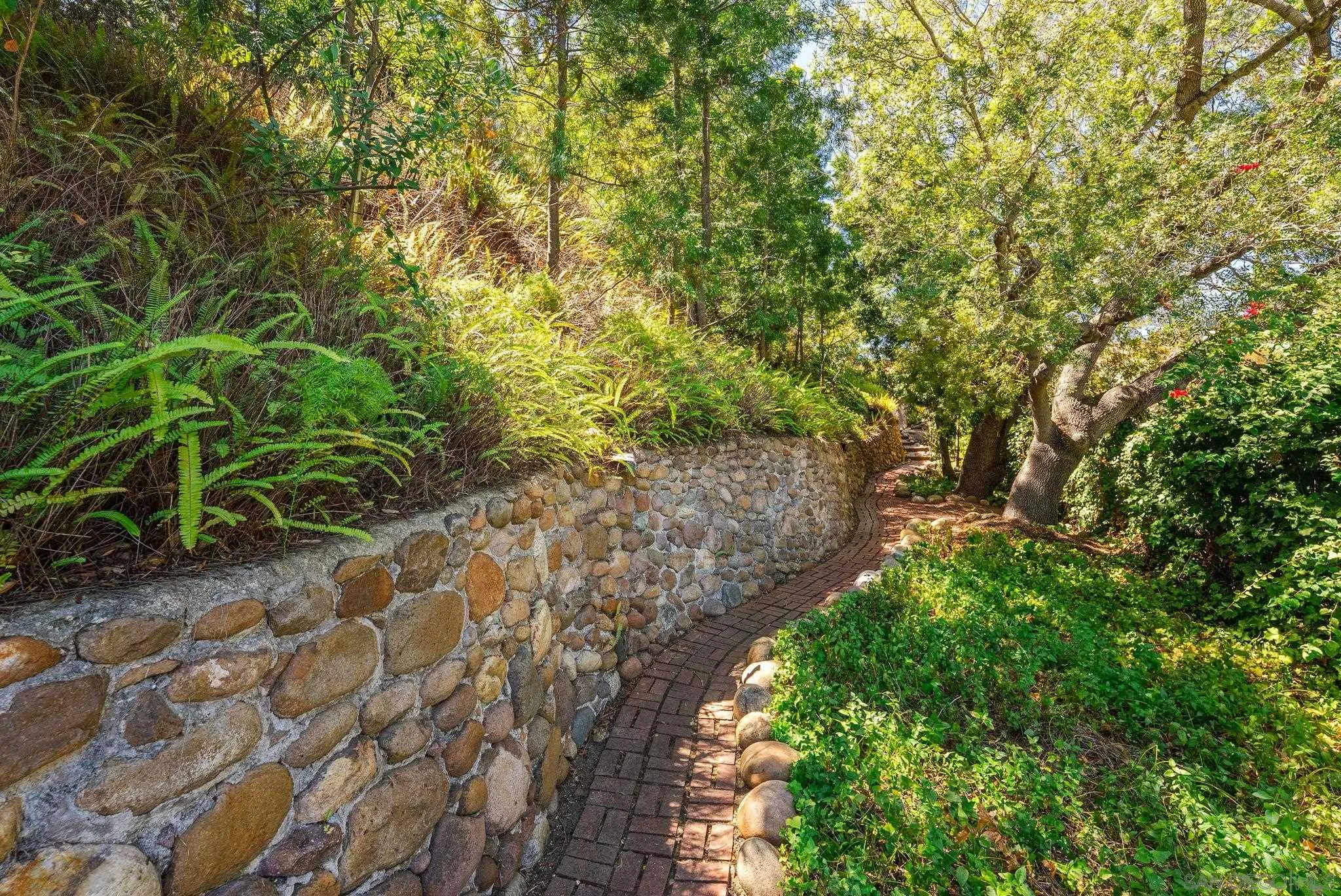 https://cdn.realtyfeed.com/cdn/127/260021747/80171196dc445a85643794b1dd502743.webp