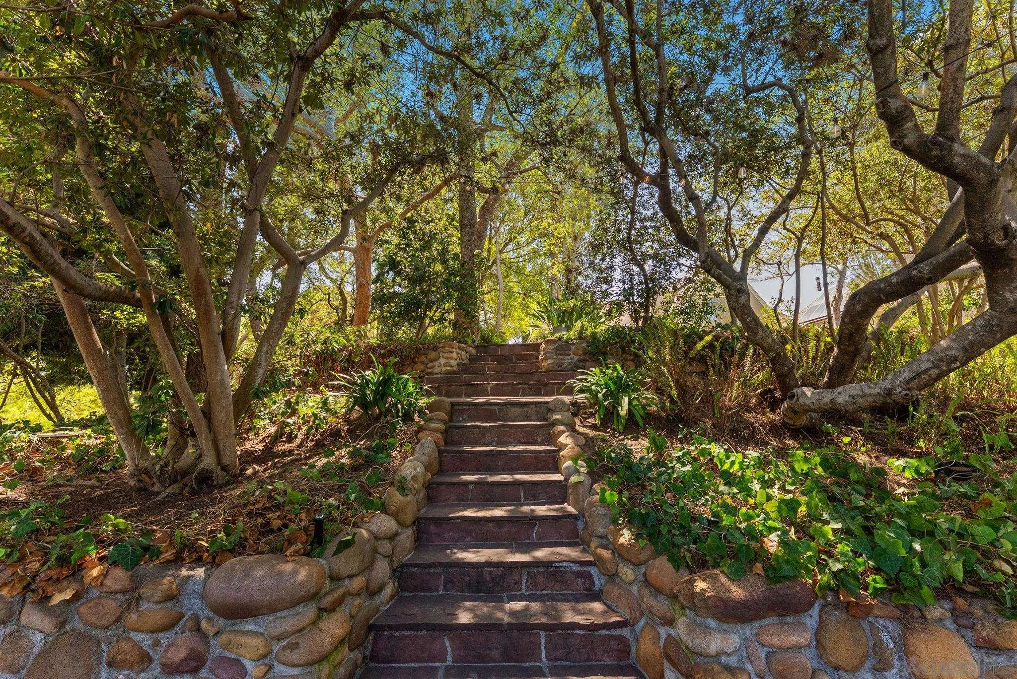 https://cdn.realtyfeed.com/cdn/127/260021747/939c70ed4f89a9d6499d0ad6072ef6b2.webp