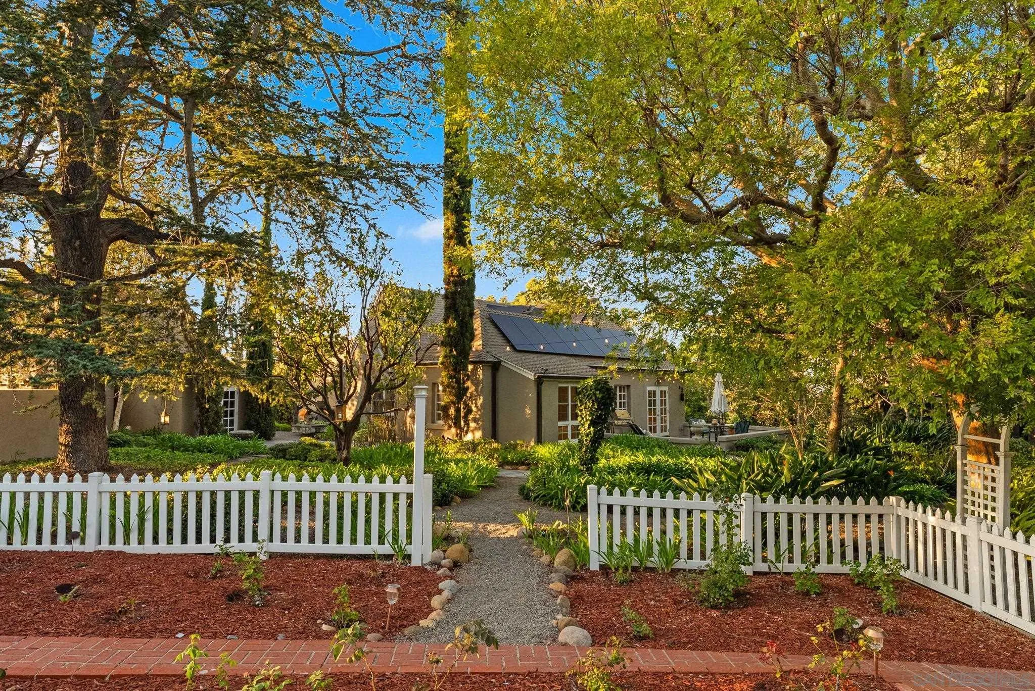 https://cdn.realtyfeed.com/cdn/127/260021747/c4af71cc8deca25d880b368c6701bf53.webp