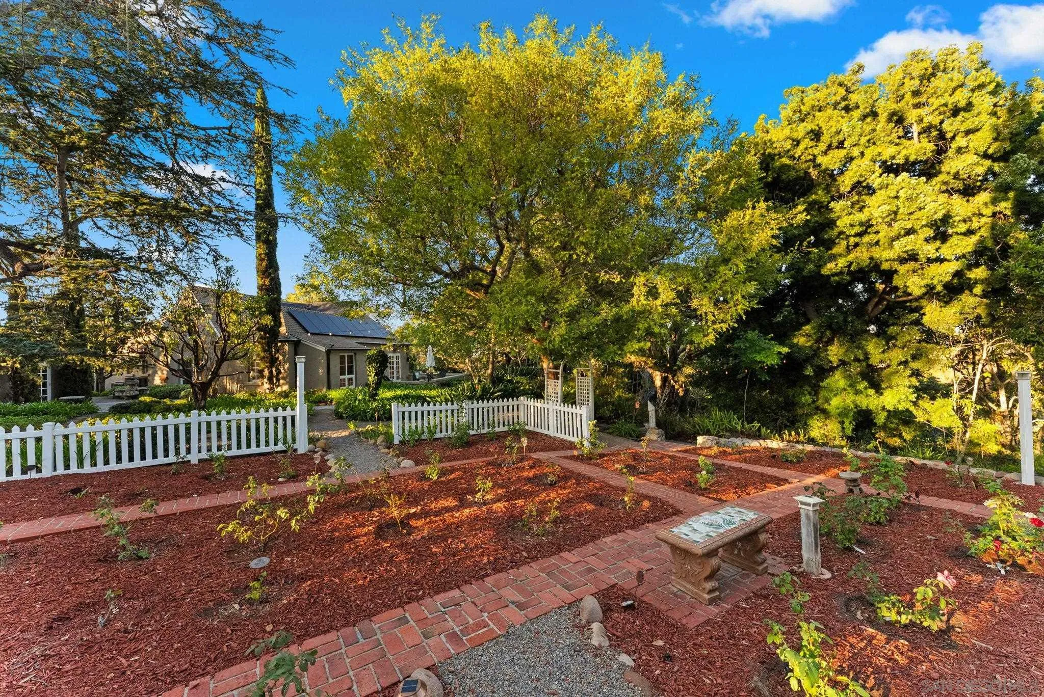 https://cdn.realtyfeed.com/cdn/127/260021747/c6c6ee6c544f7c4230c2d786b5fc9806.webp