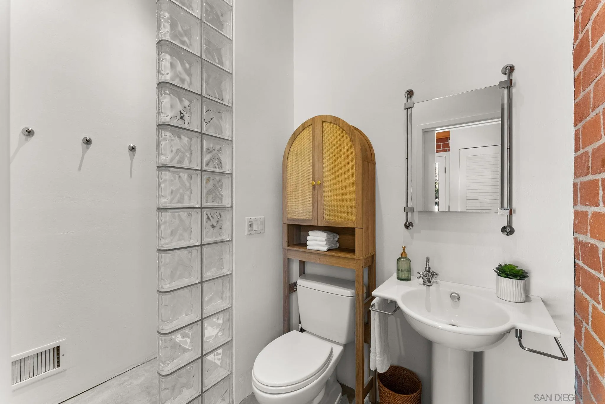 https://cdn.realtyfeed.com/cdn/127/260021747/cf29d4b8a8e246e7f920bec1eea37796.webp