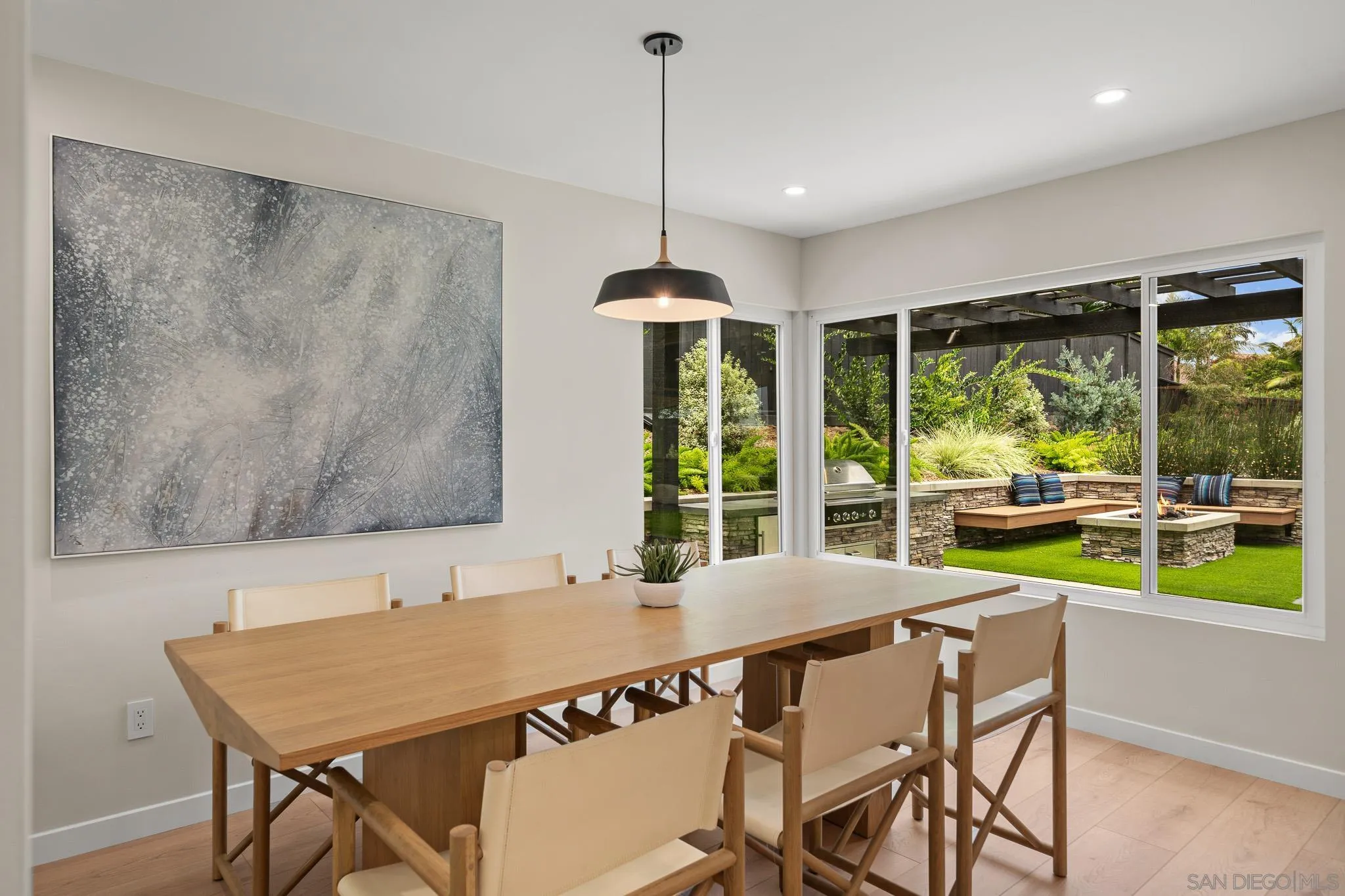 https://cdn.realtyfeed.com/cdn/127/260021748/636abca2bb5f3389f3da753fc3b7a501.webp
