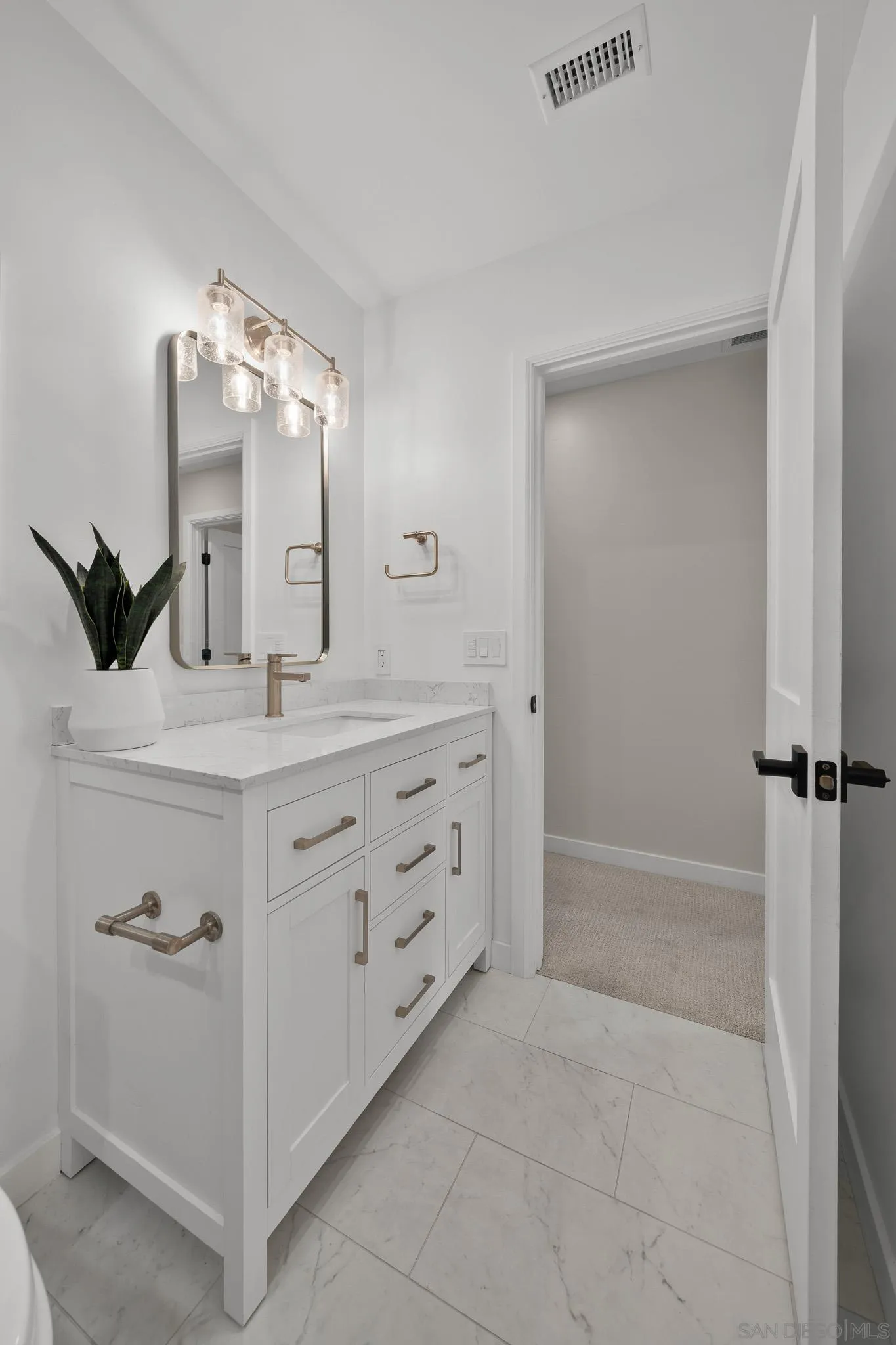 https://cdn.realtyfeed.com/cdn/127/260021748/ffe0010aac98d2468a18375ecb7903ba.webp