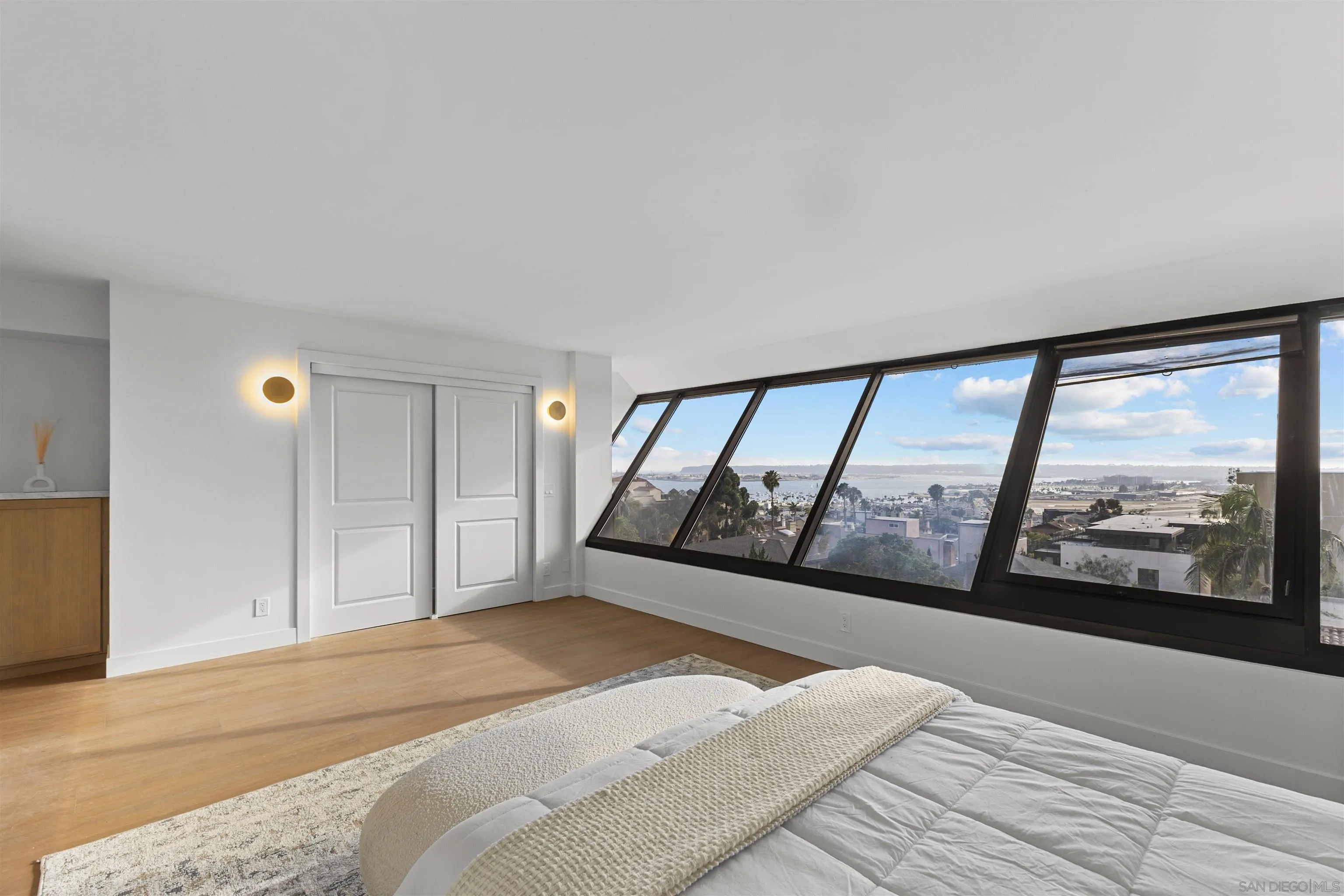 https://cdn.realtyfeed.com/cdn/127/260021750/879aadee7347609c582962f13e303a4d.webp