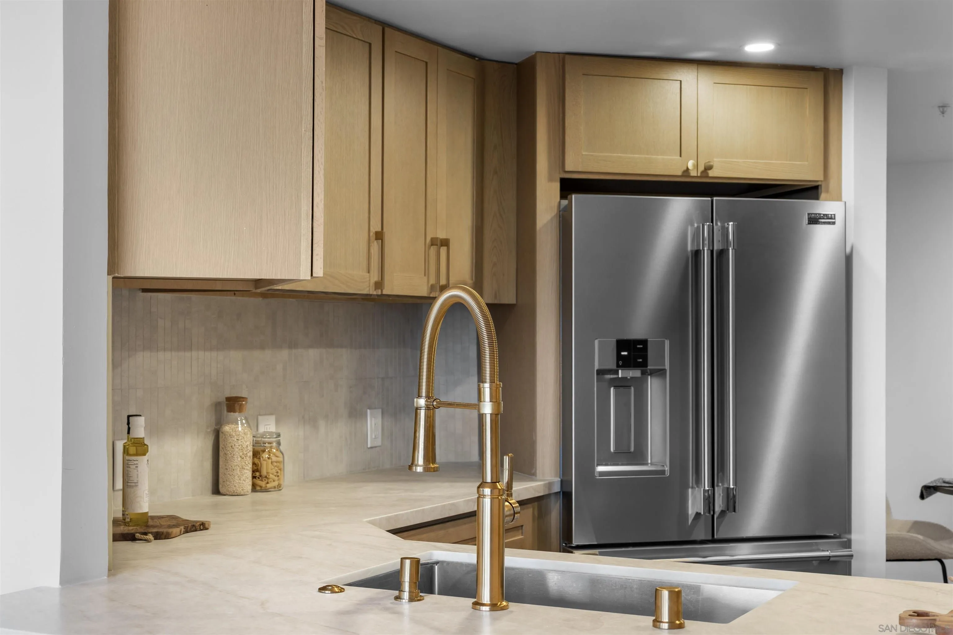 https://cdn.realtyfeed.com/cdn/127/260021750/bed7fdbc91dc8c970d565af2ca4a1ff1.webp