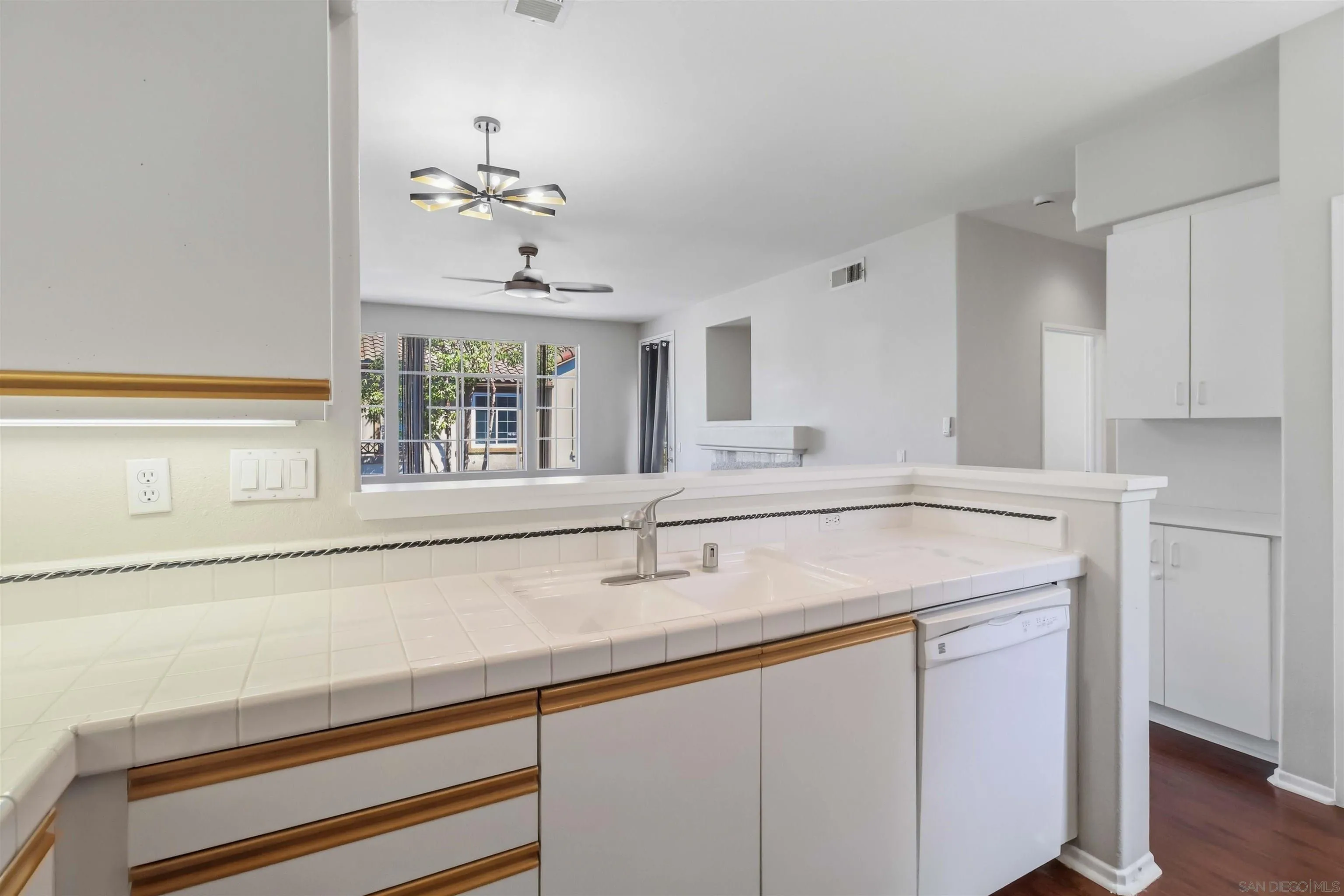 https://cdn.realtyfeed.com/cdn/127/260021752/39d9ae511ad0ca72a72ddca91487d871.webp