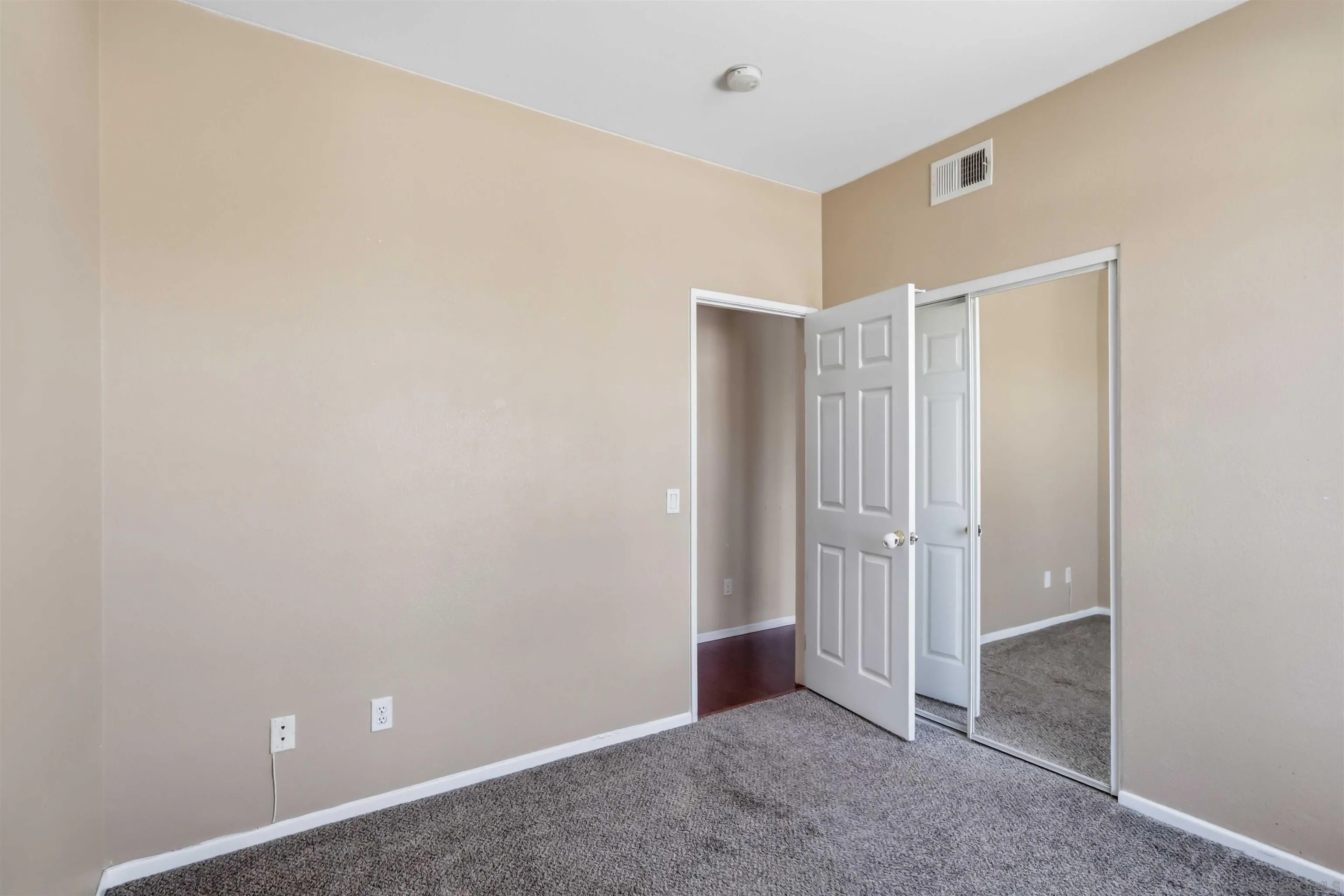 https://cdn.realtyfeed.com/cdn/127/260021752/8c4690e80f8198344dc35e0eb0b3d6a4.webp