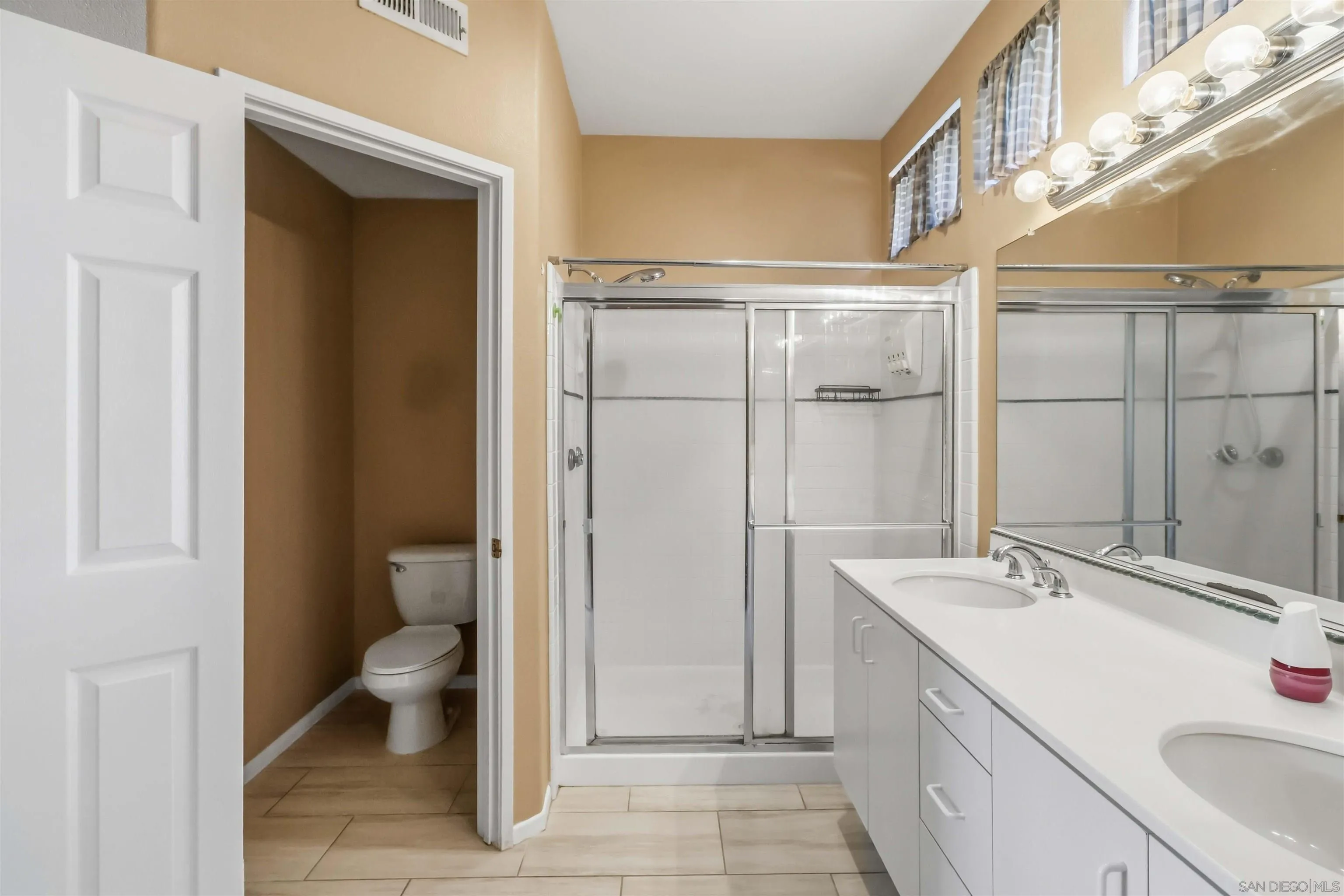 https://cdn.realtyfeed.com/cdn/127/260021752/8ccc338e139a9e988bfe1a18ebc3aad2.webp