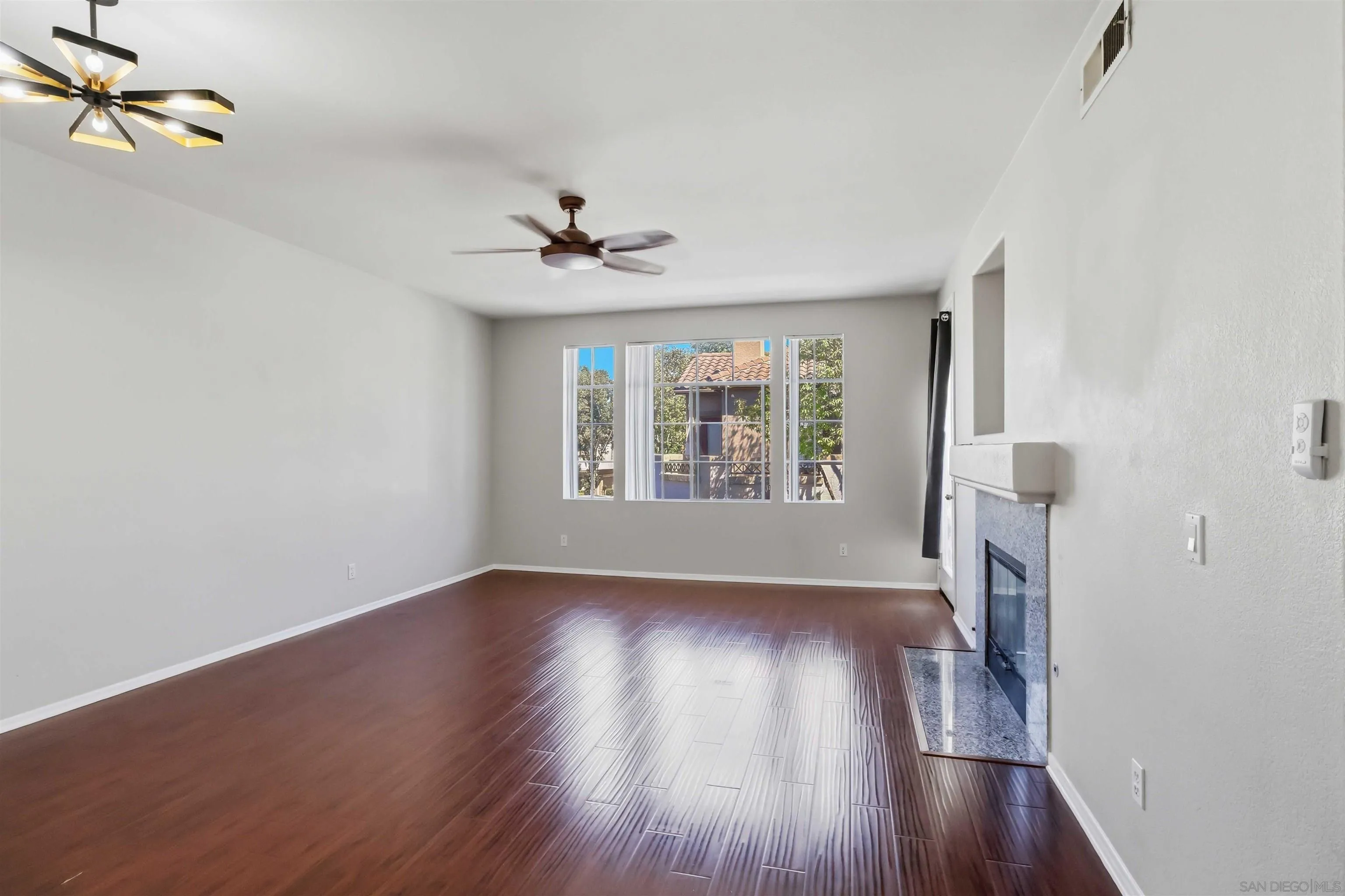https://cdn.realtyfeed.com/cdn/127/260021752/aec293df163afd6f231182b8e77ccc2a.webp