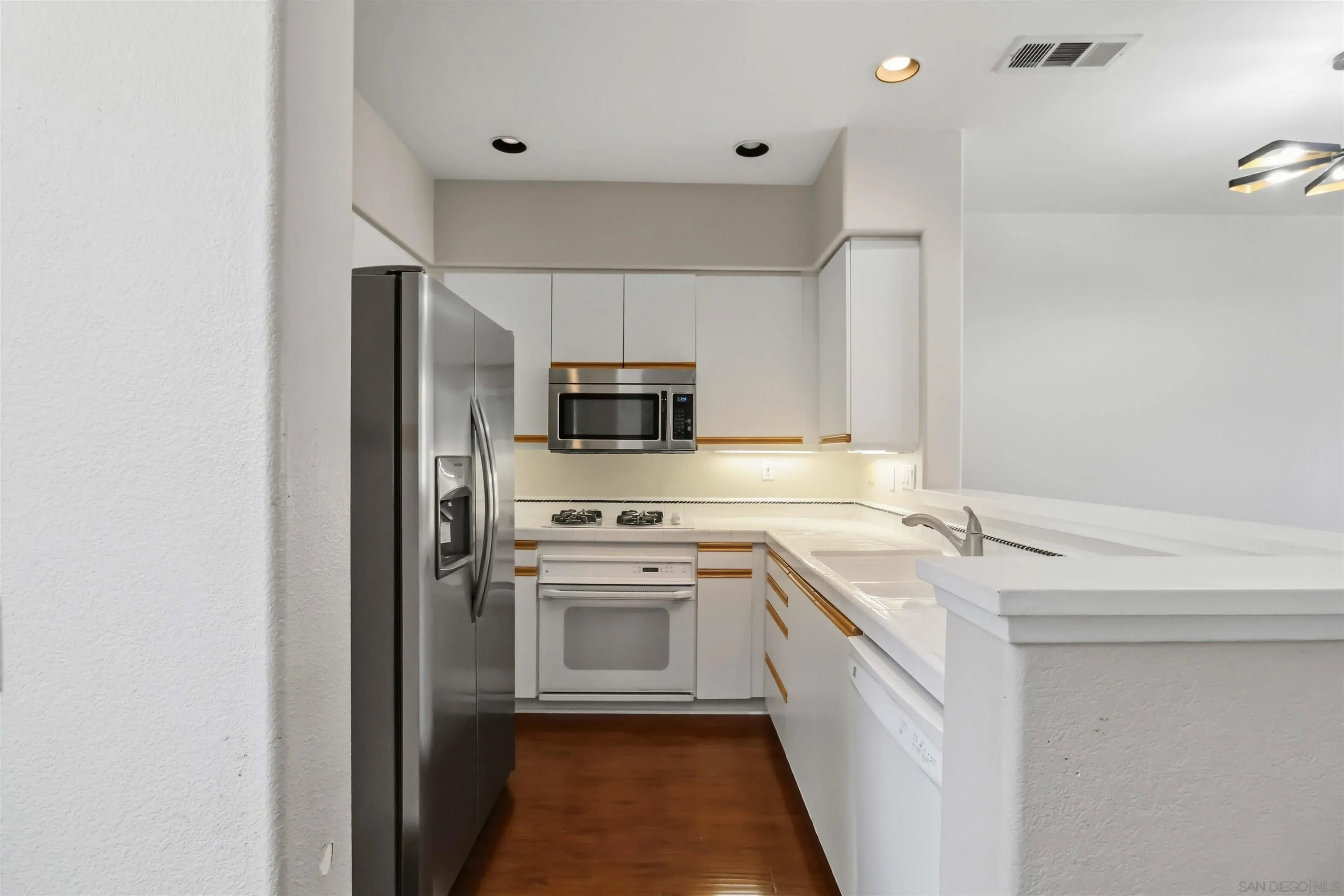 https://cdn.realtyfeed.com/cdn/127/260021752/eeba544b0e2d886a3e101be065c1545d.webp