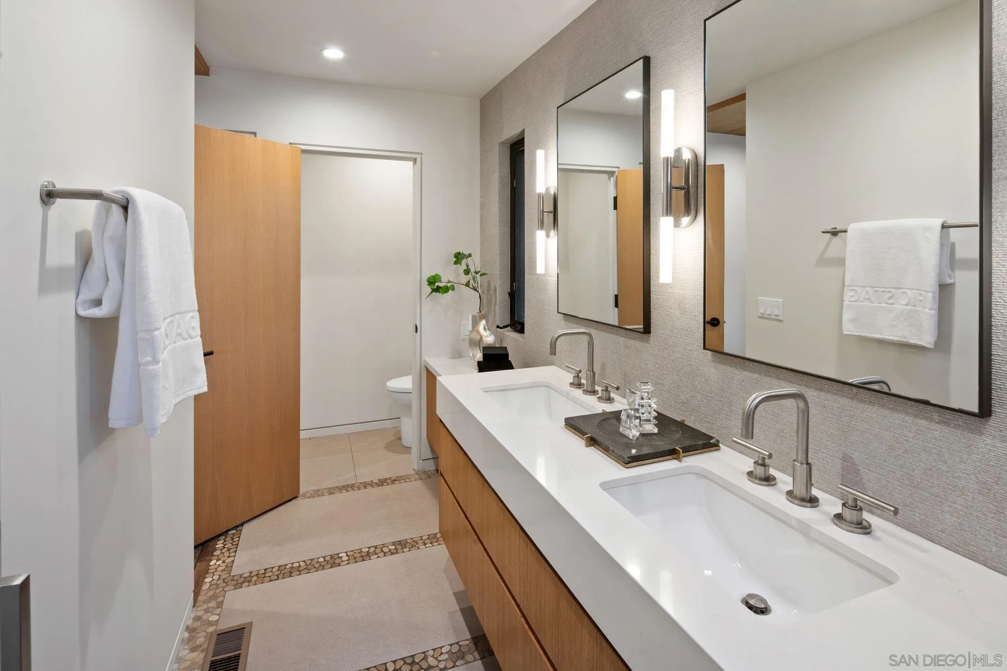 https://cdn.realtyfeed.com/cdn/127/260021755/8c8ad18f9ead9aee788419b0d3ea829d.webp