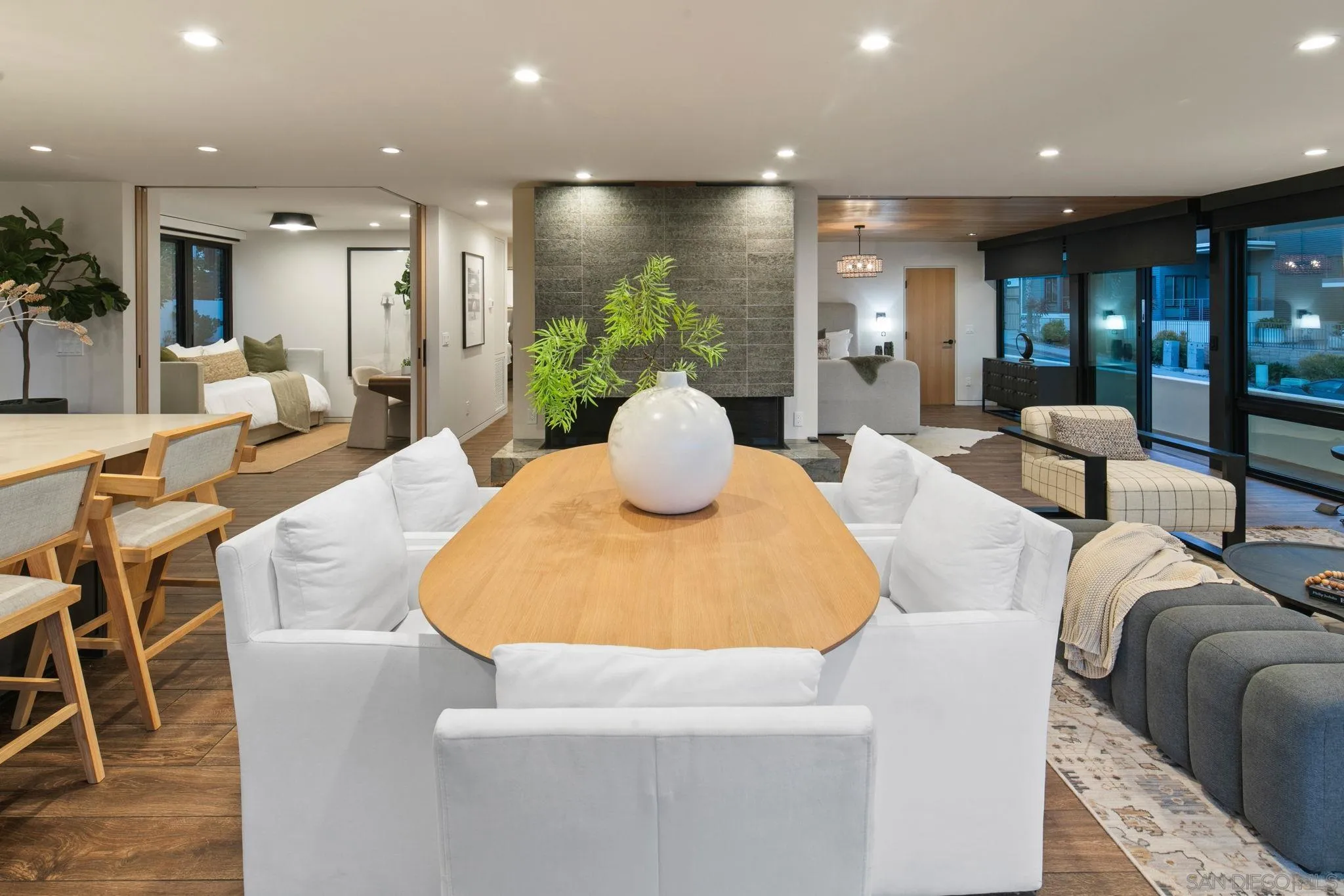 https://cdn.realtyfeed.com/cdn/127/260021755/f6e725672e4212ee5cf8d411973f2eee.webp