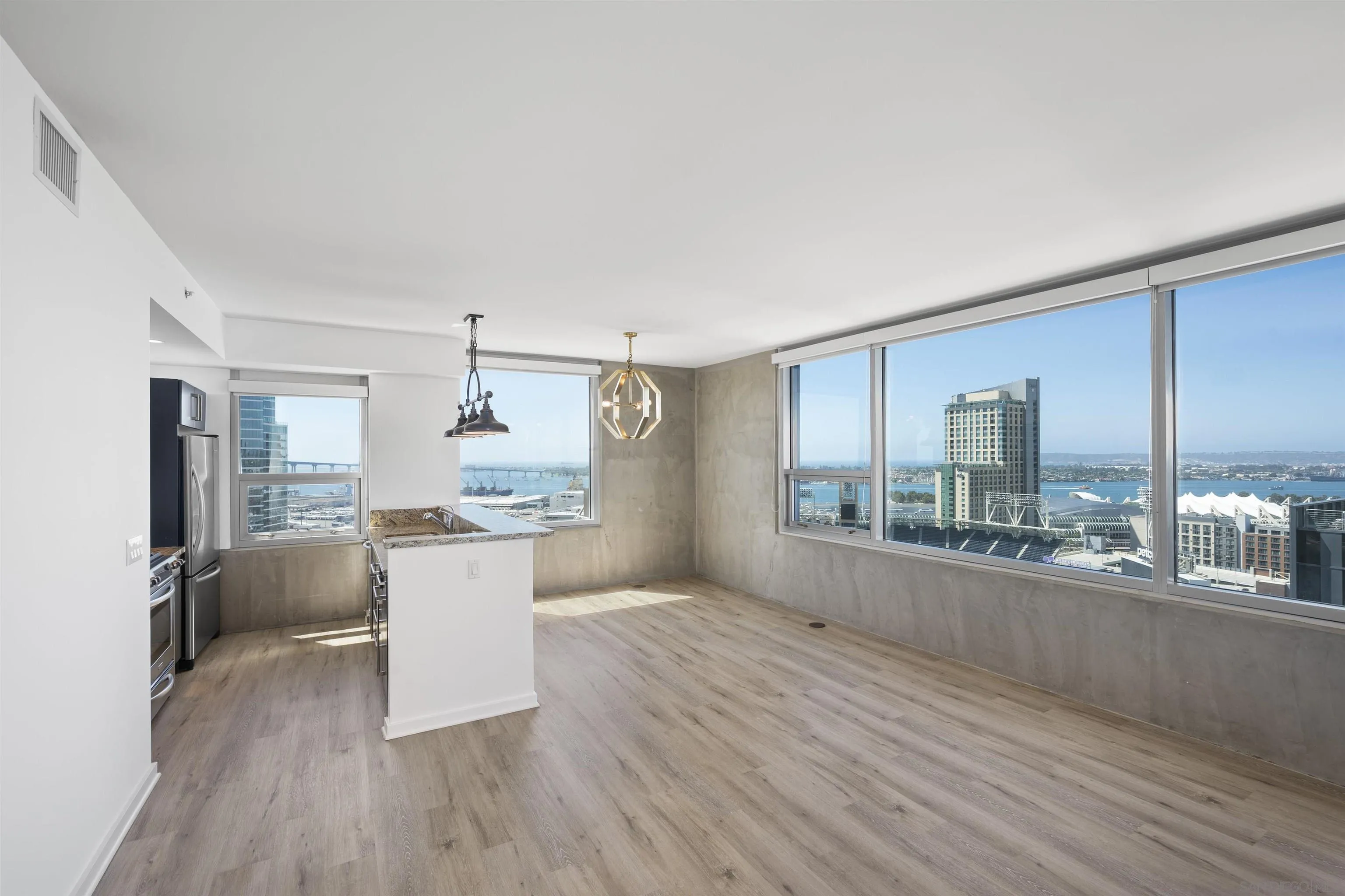 https://cdn.realtyfeed.com/cdn/127/260021766/f9ab9cbea2ca8661f43385dfbd6734e6.webp