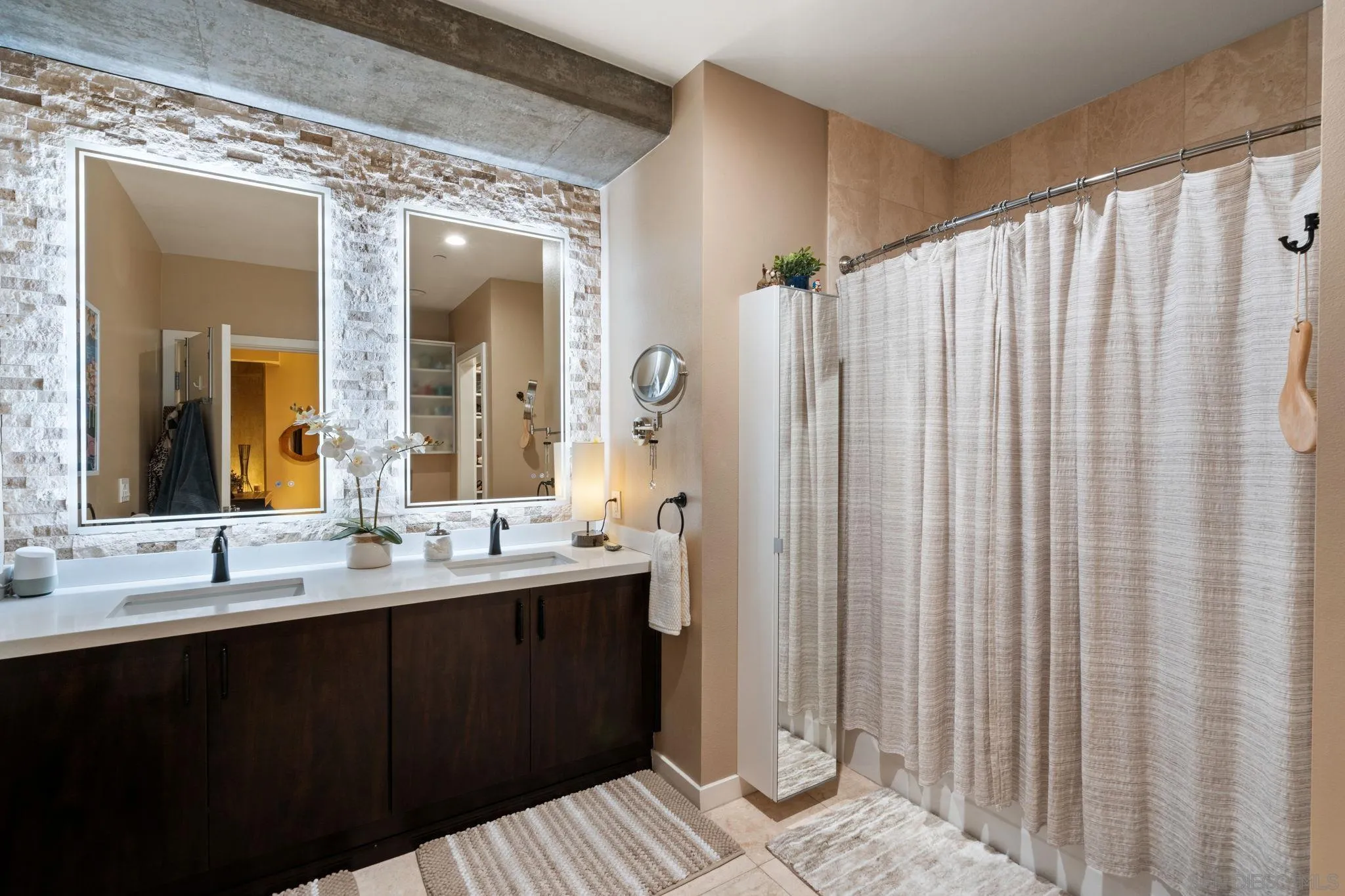 https://cdn.realtyfeed.com/cdn/127/260021767/37a8388a38d89ea4f43fe0f4db521710.webp