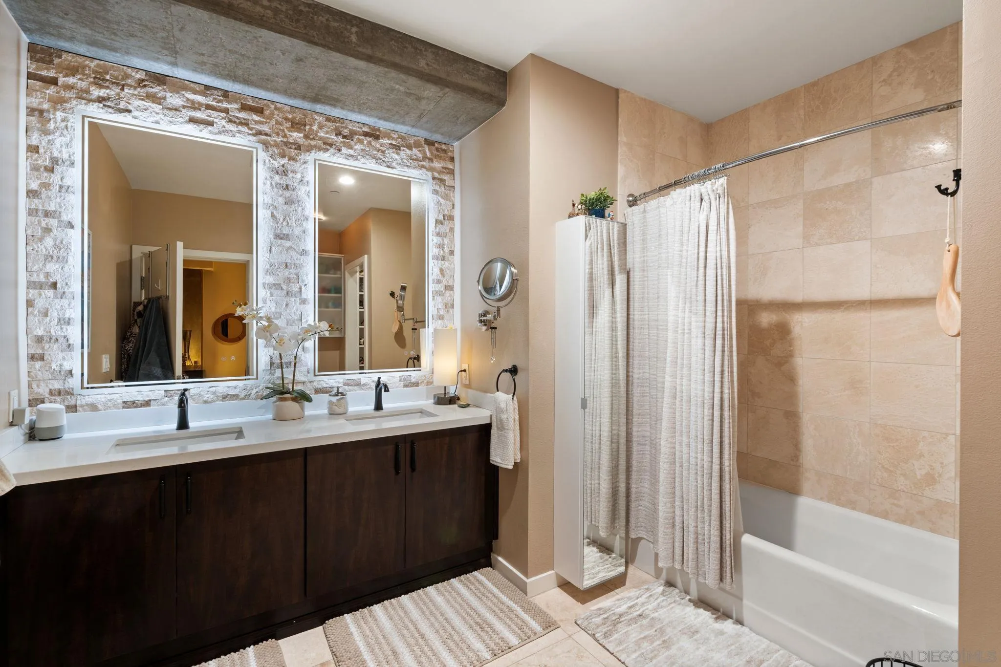 https://cdn.realtyfeed.com/cdn/127/260021767/a54b52af1b0514bab4431f6ade15af67.webp