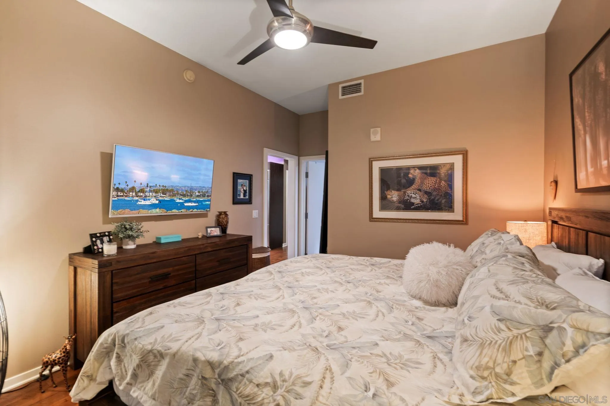 https://cdn.realtyfeed.com/cdn/127/260021767/eda59b74bc6f36471c632abb464400b0.webp