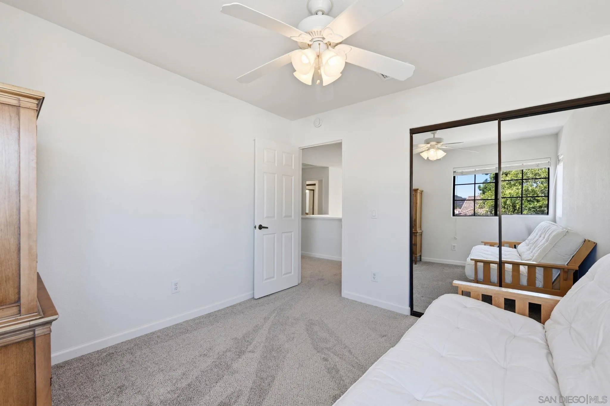 https://cdn.realtyfeed.com/cdn/127/260021769/369aec21546fb7216ca3741313e66db0.webp