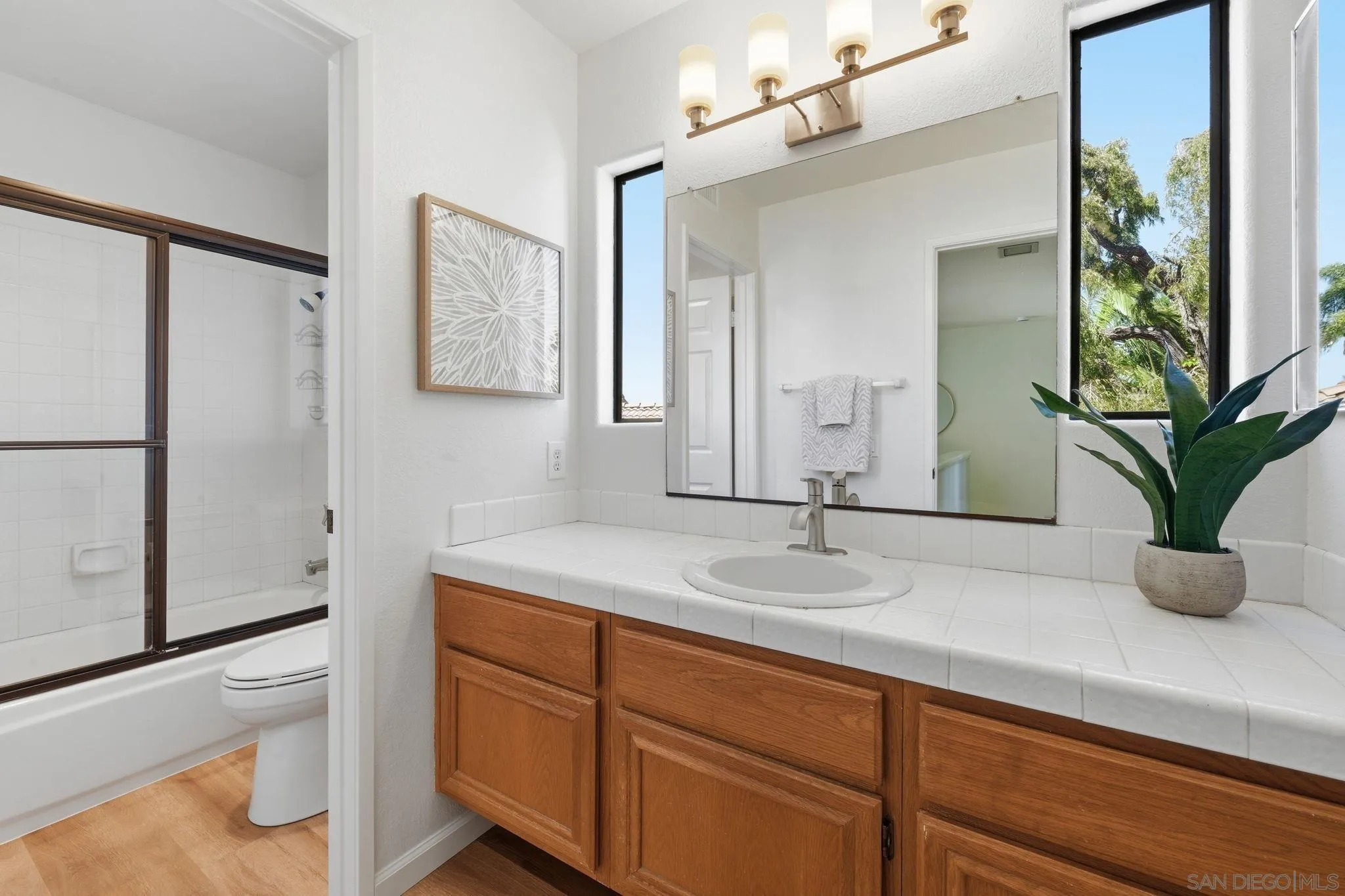 https://cdn.realtyfeed.com/cdn/127/260021769/3eee1514f1f0422bca4d27ee5e2de8c5.webp