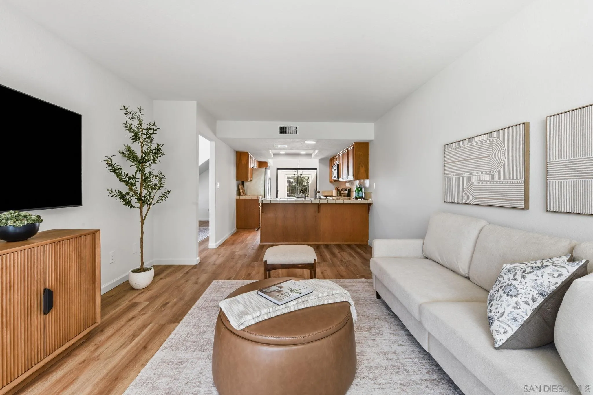 https://cdn.realtyfeed.com/cdn/127/260021769/58b412fd3418705e0857bbed0a3f54e4.webp