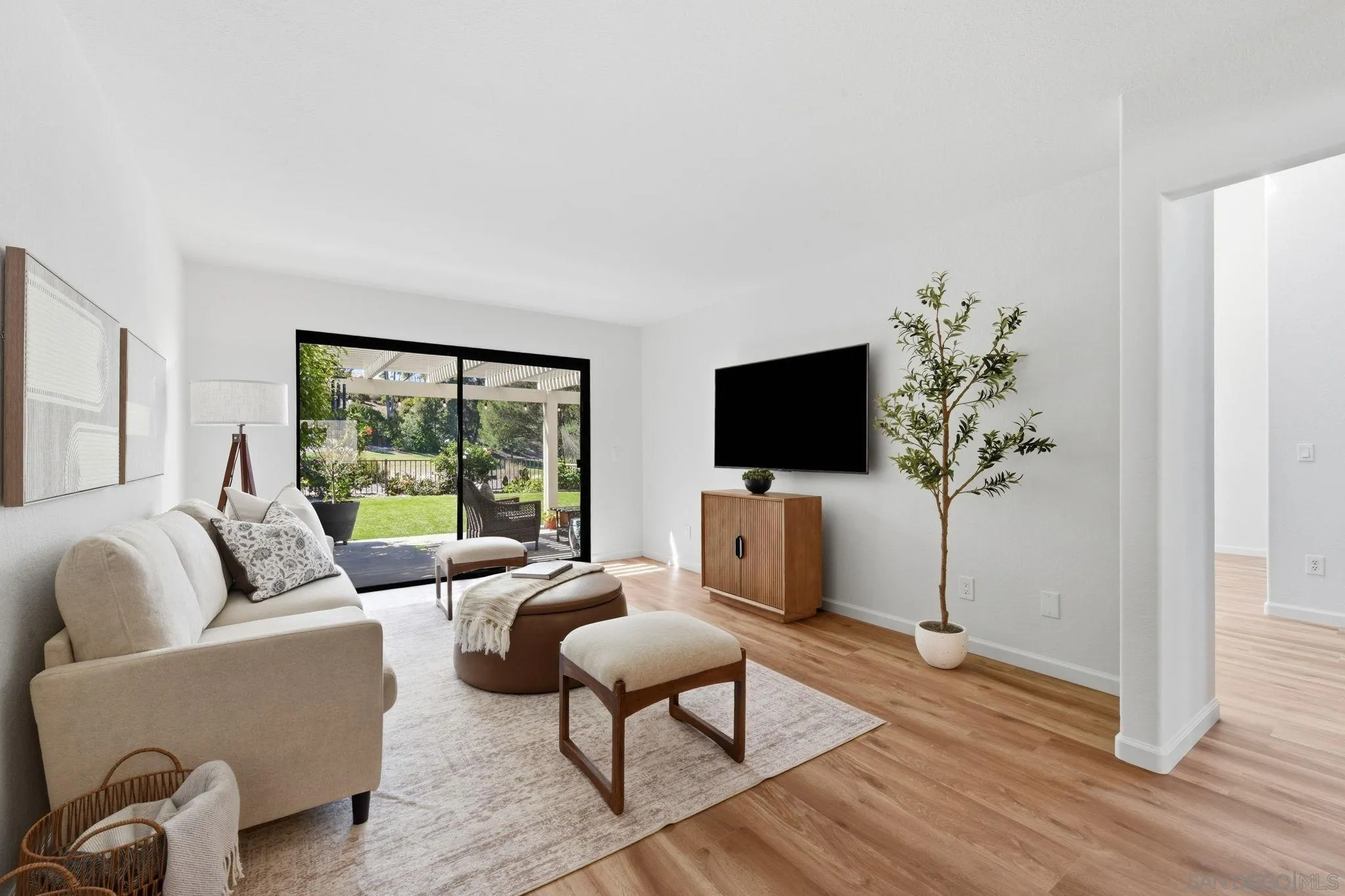 https://cdn.realtyfeed.com/cdn/127/260021769/892789ea1f5c42a423c76456c0d4641b.webp