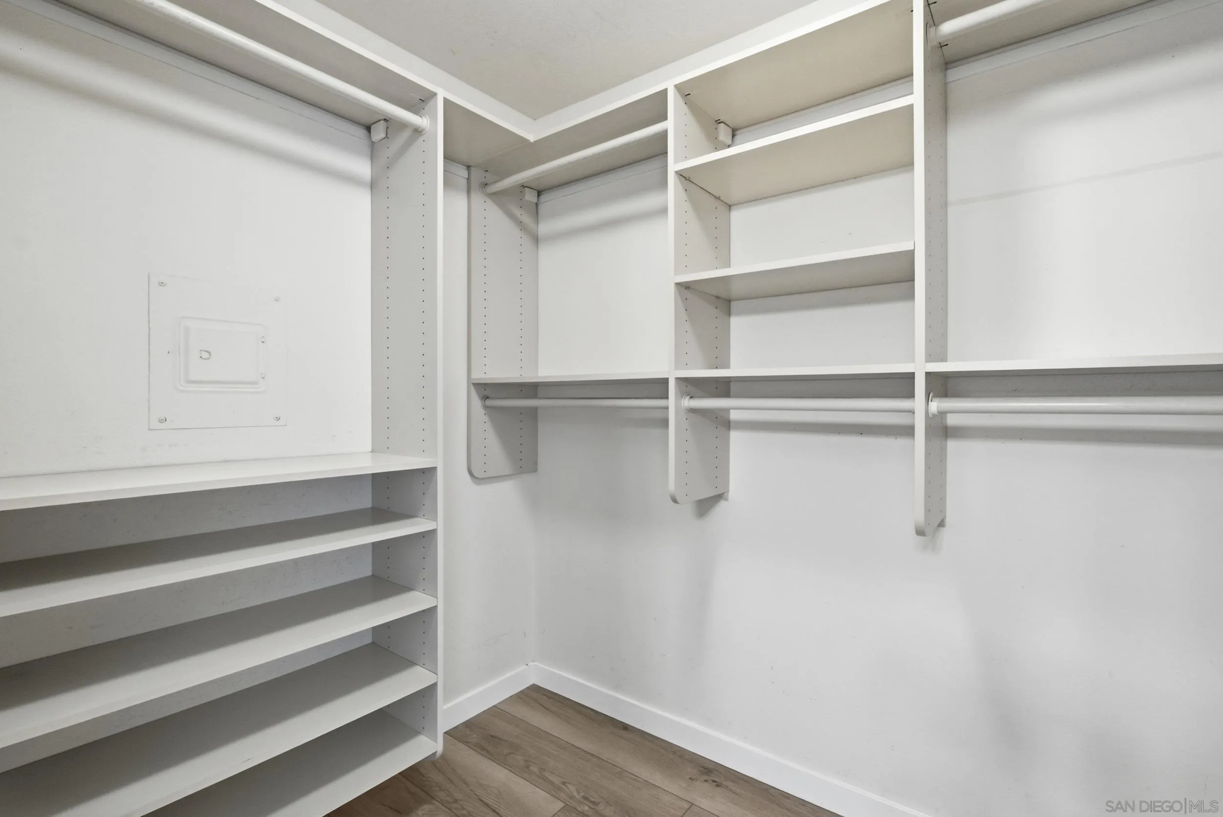 https://cdn.realtyfeed.com/cdn/127/260021770/39c4093ffd2de41f64d2190c297b645e.webp