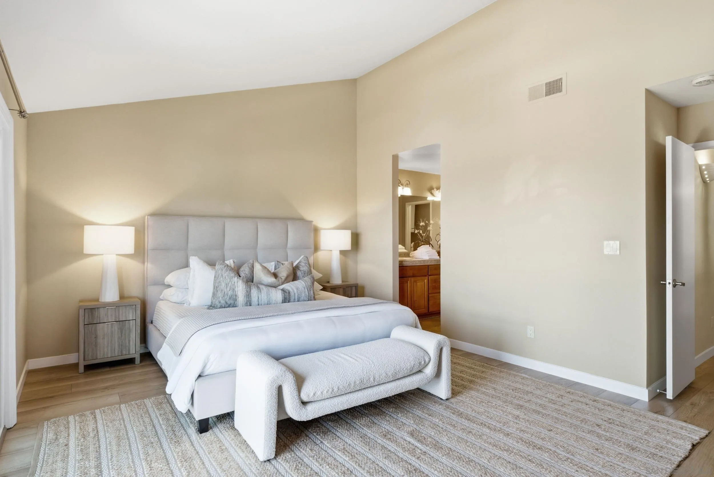https://cdn.realtyfeed.com/cdn/127/260021770/60979bf626d53cbcf70c34f3b52dbfee.webp