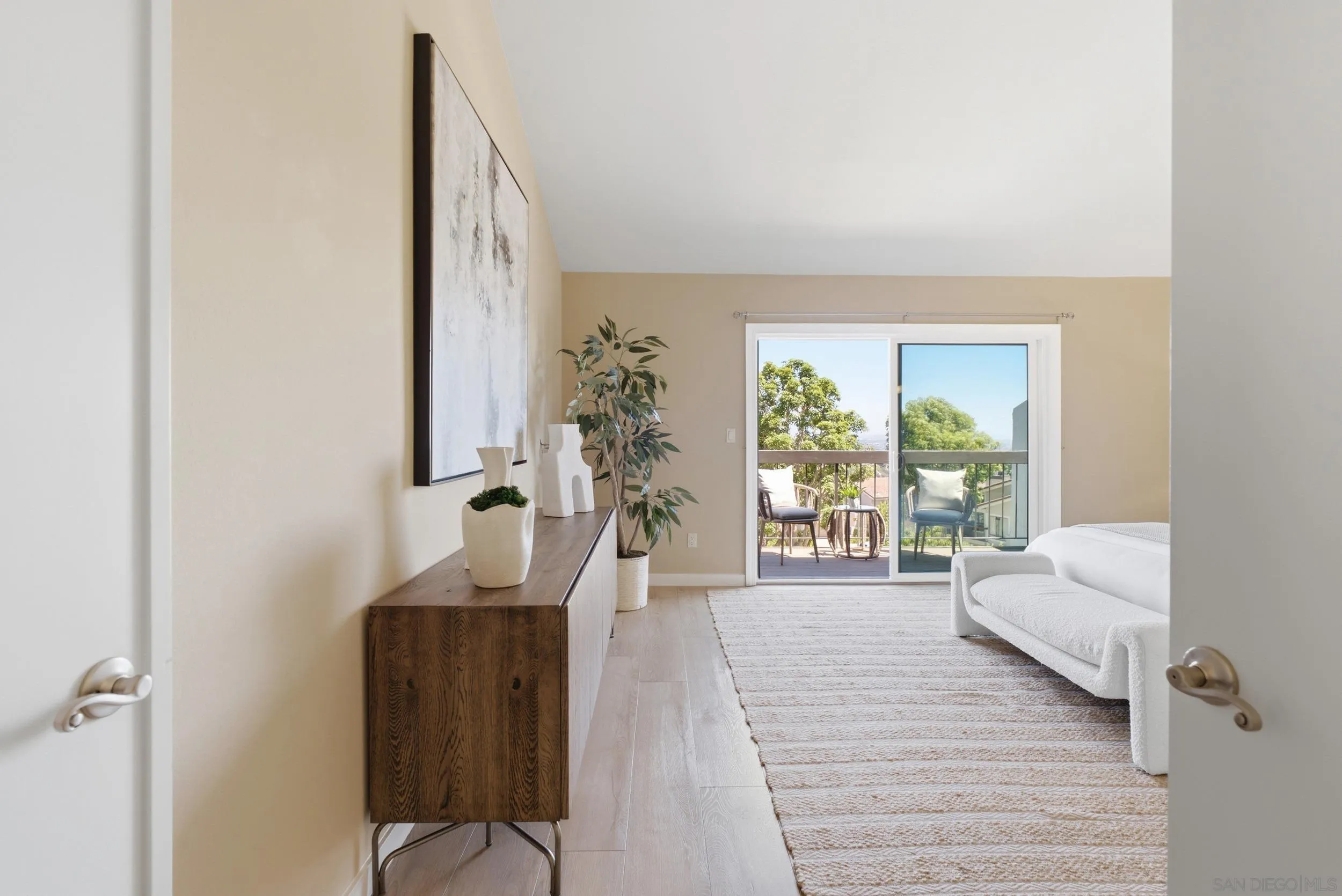 https://cdn.realtyfeed.com/cdn/127/260021770/755b0596b476d2f82511fa3ad2967bad.webp