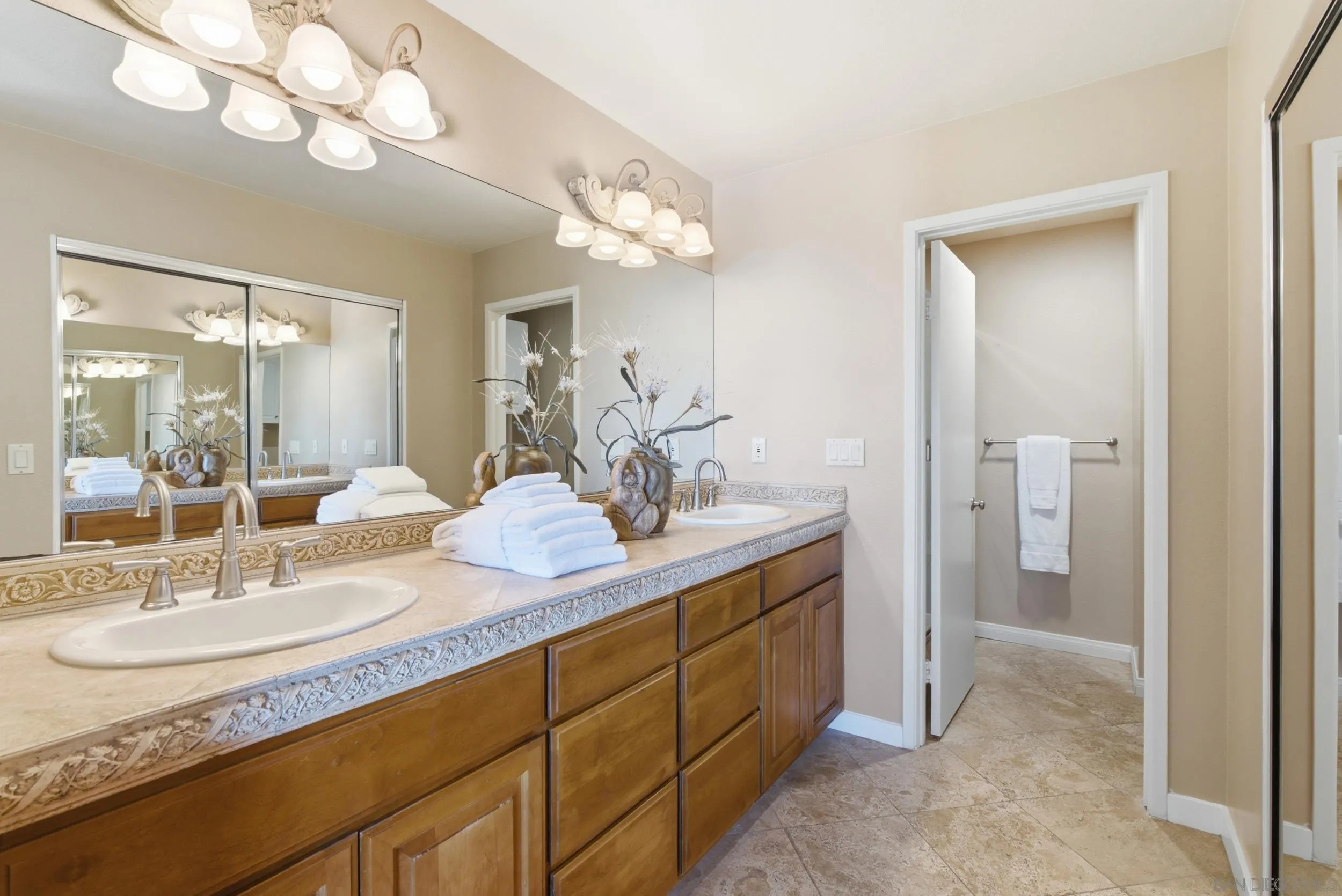 https://cdn.realtyfeed.com/cdn/127/260021770/9323f11a9a928e838a0510b8f864ef16.webp