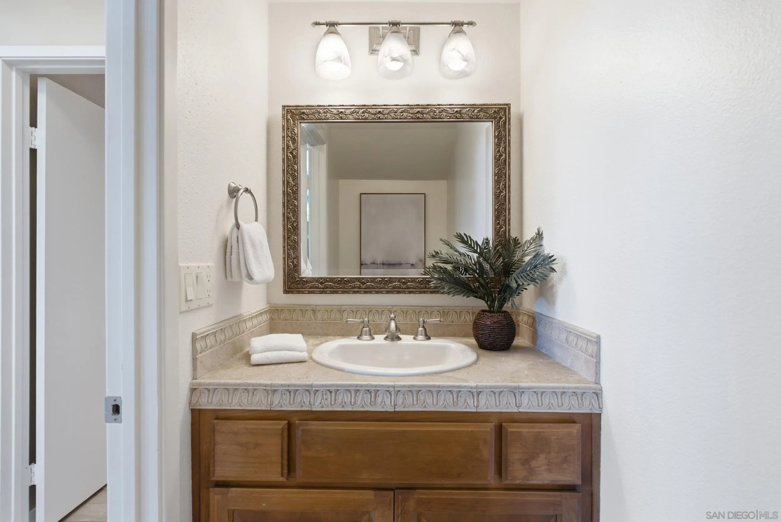 https://cdn.realtyfeed.com/cdn/127/260021770/a2779086416e8d075830d32cd18b6ca0.webp