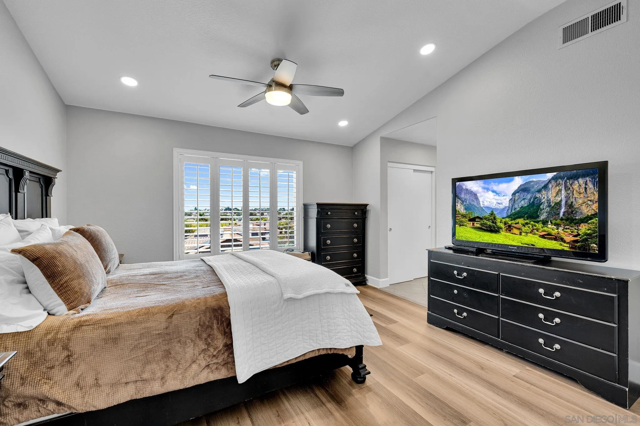 https://cdn.realtyfeed.com/cdn/127/260021776/12c950cd410cf3c98609f905ee3461ee.webp