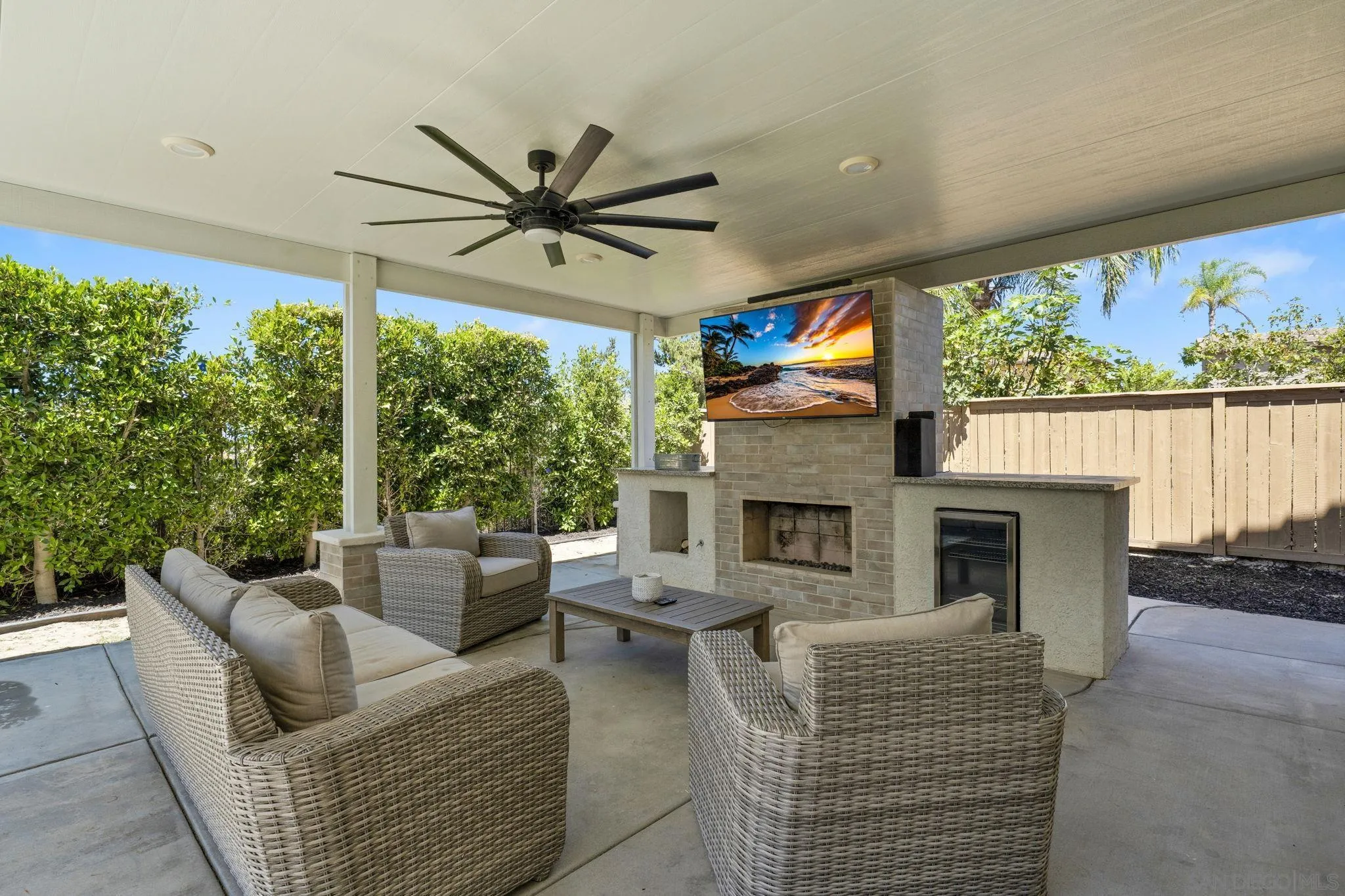 https://cdn.realtyfeed.com/cdn/127/260021776/245332bf128229d7d6bcfad8013318dc.webp