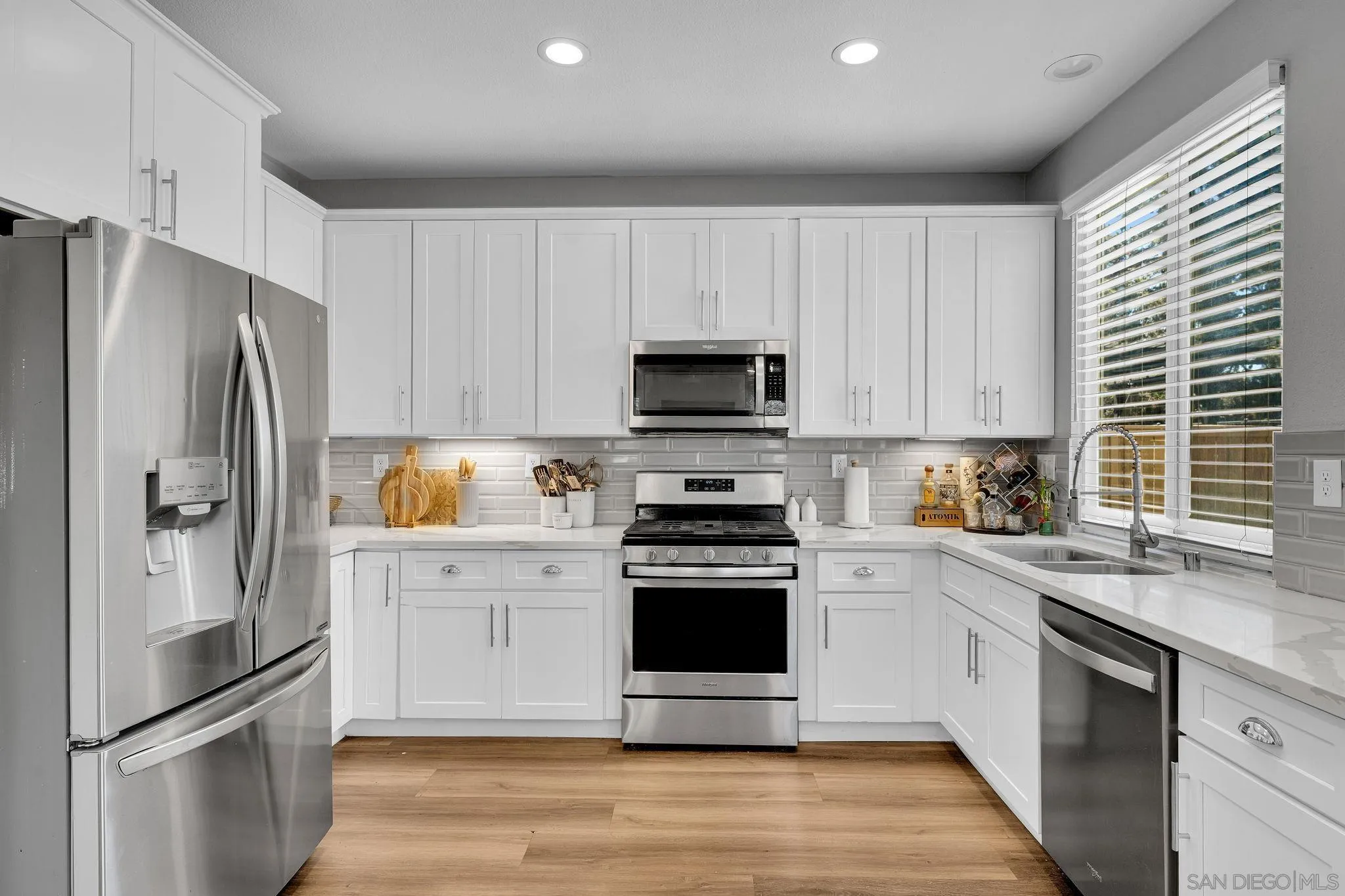 https://cdn.realtyfeed.com/cdn/127/260021776/7242b8f19e1b1eab0eac2dc1faa42ceb.webp