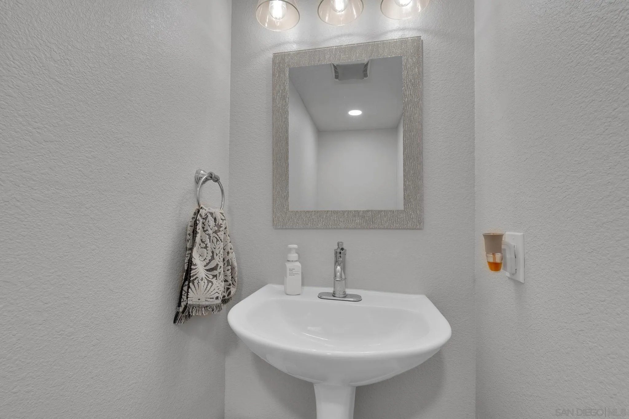 https://cdn.realtyfeed.com/cdn/127/260021776/7e4daad1ad6cc3cce8954f26786b075b.webp