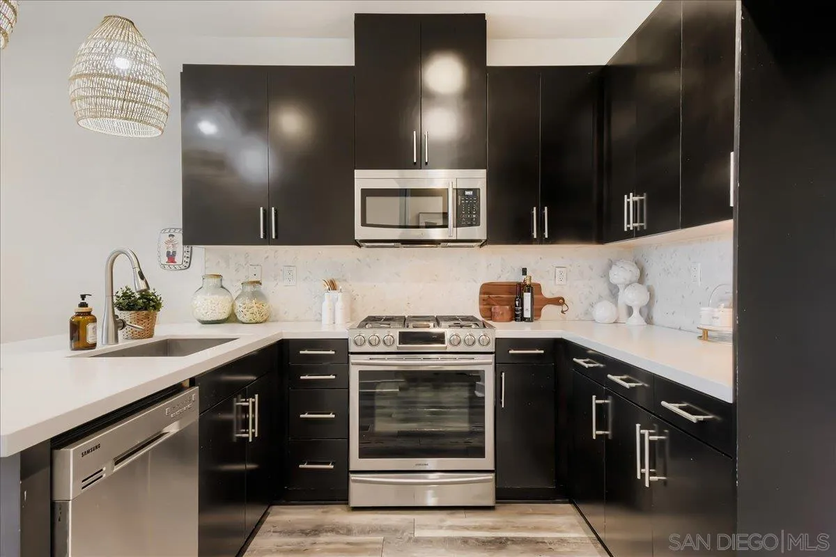 https://cdn.realtyfeed.com/cdn/127/260021783/17fed555aa3e753930aea6c5a266c640.webp