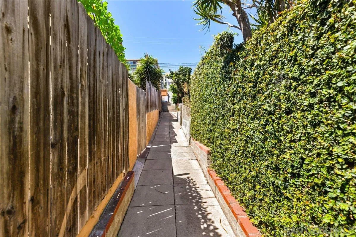 https://cdn.realtyfeed.com/cdn/127/260021785/010b62ec6d361beb3098a30432ba09c7.webp