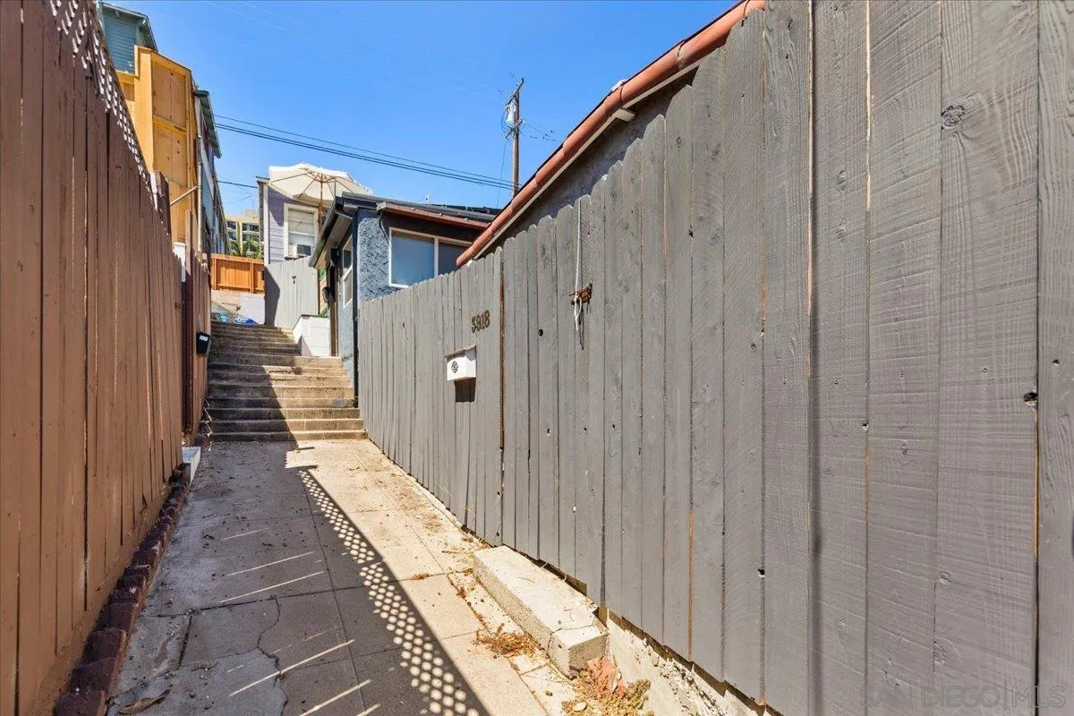 https://cdn.realtyfeed.com/cdn/127/260021785/24fa983396e5af39f8fdd6041776282f.webp