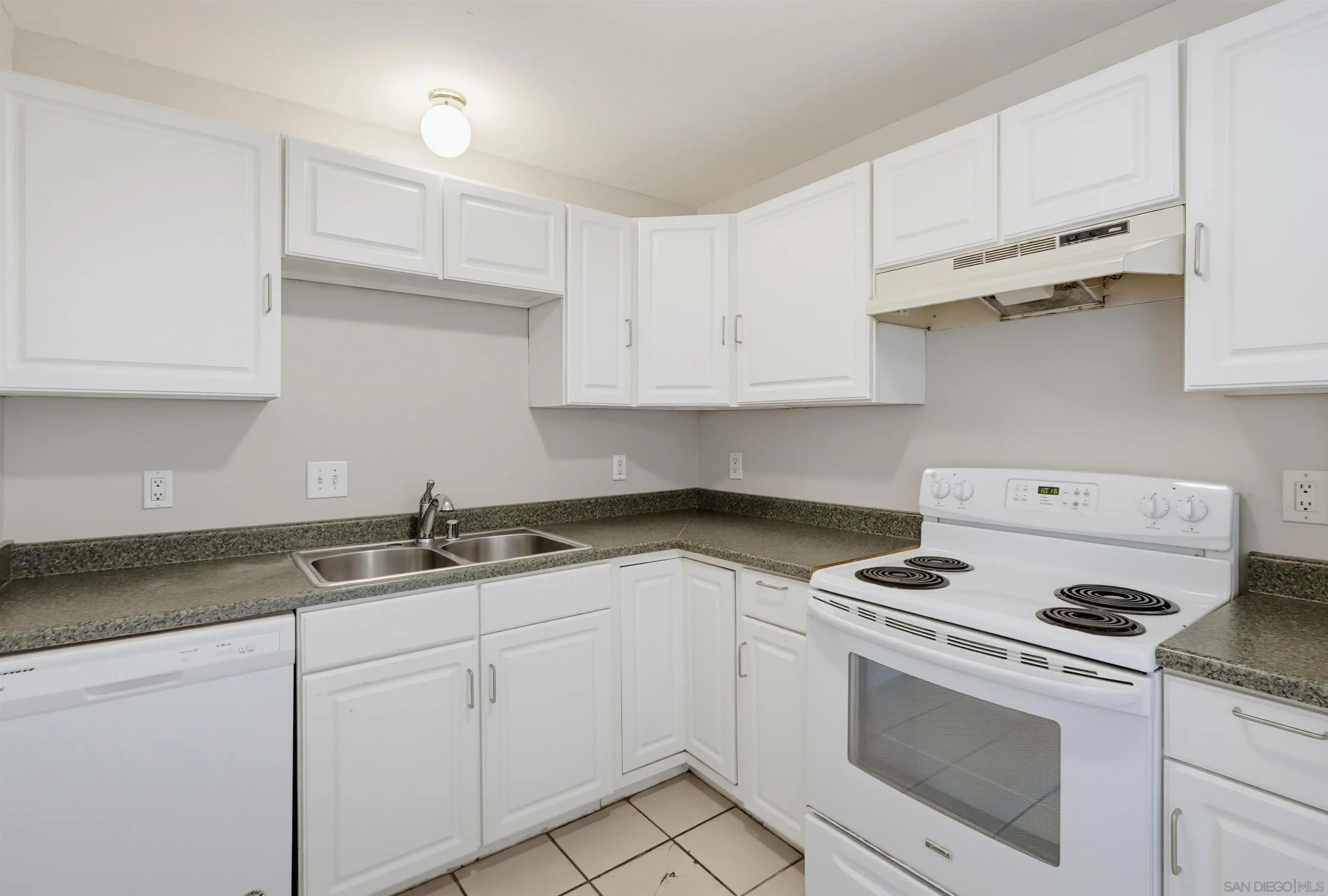 https://cdn.realtyfeed.com/cdn/127/260021787/54b9aa35d75a404028fbaa40a3400316.webp