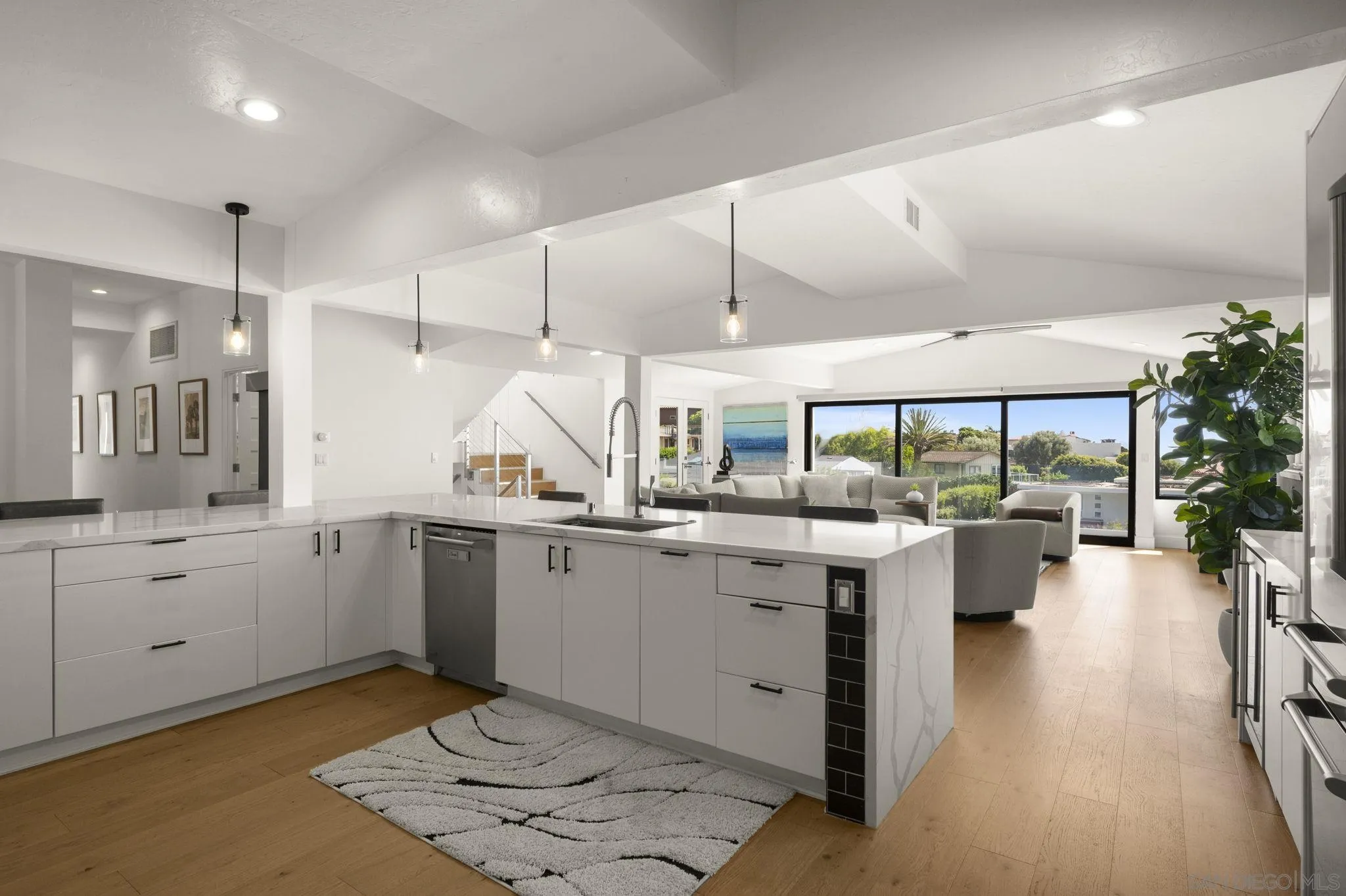 https://cdn.realtyfeed.com/cdn/127/260021793/11eed0bb08dd76f5d06a67f9fd73cfd2.webp