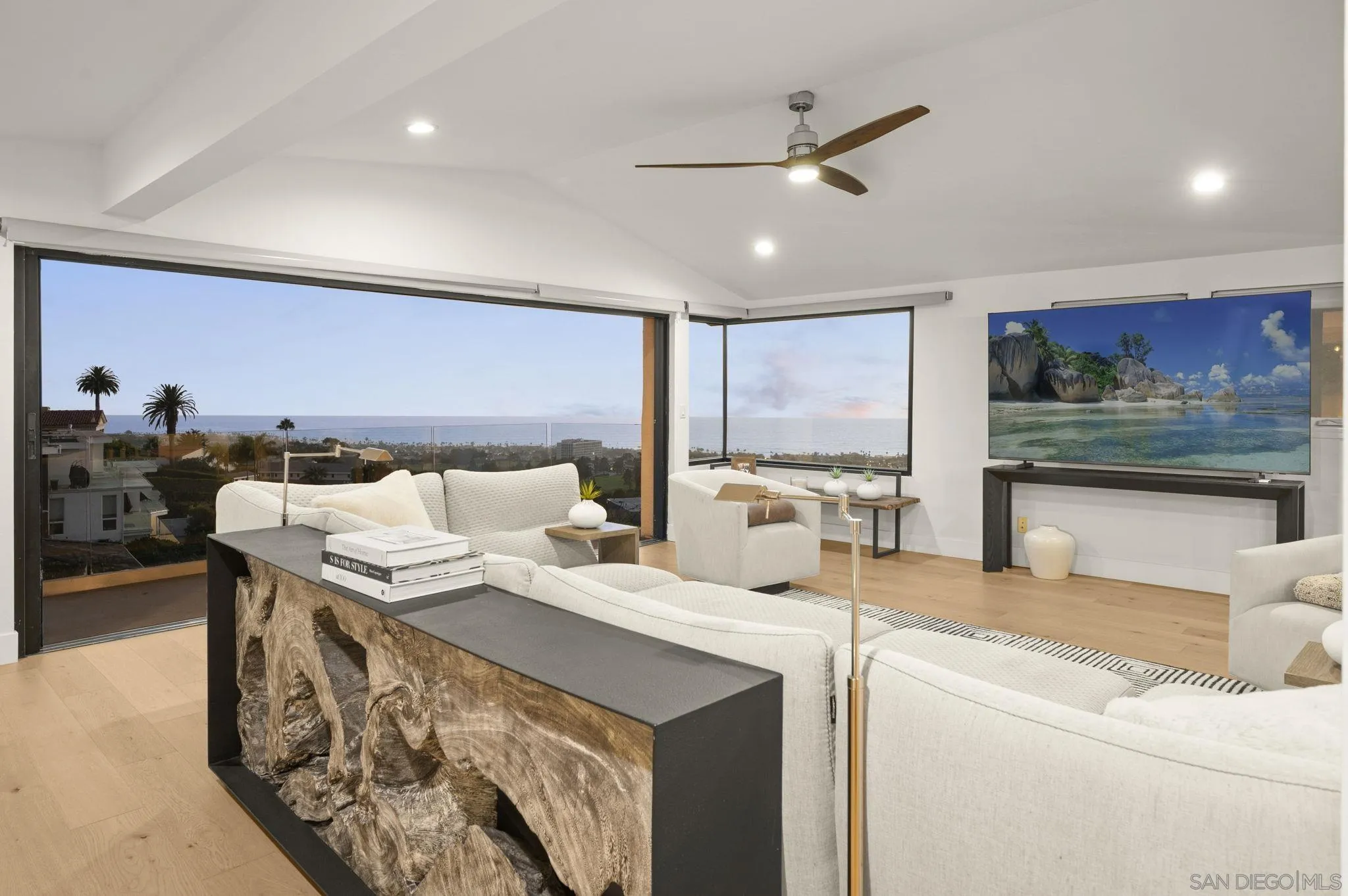 https://cdn.realtyfeed.com/cdn/127/260021793/15a1cba697defc27028981ca84455e0e.webp