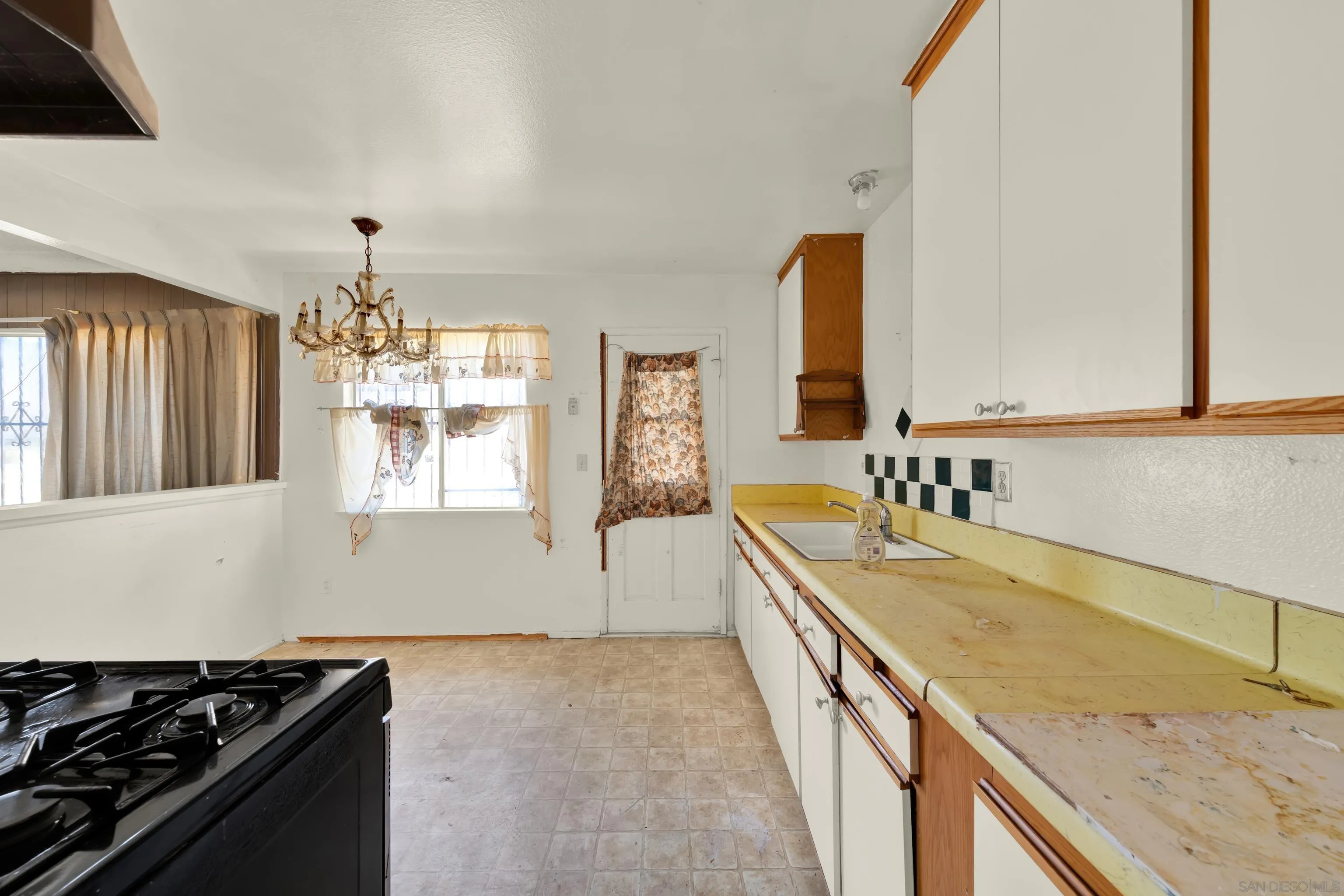 https://cdn.realtyfeed.com/cdn/127/260021795/0749571f6c996b44012e31f11874120d.webp