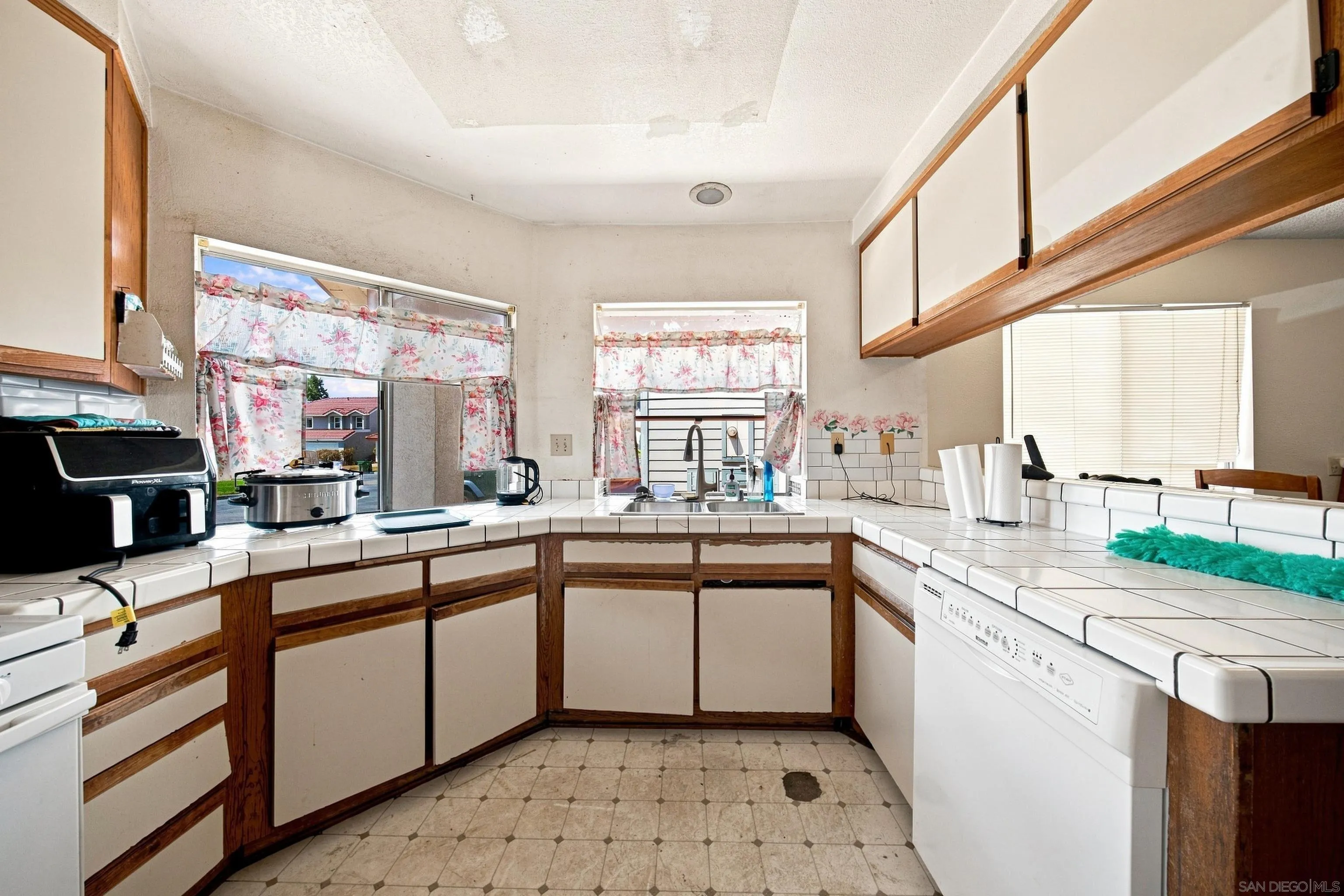 https://cdn.realtyfeed.com/cdn/127/260021795/3a1459c90f0f68730858605f530cf4d2.webp