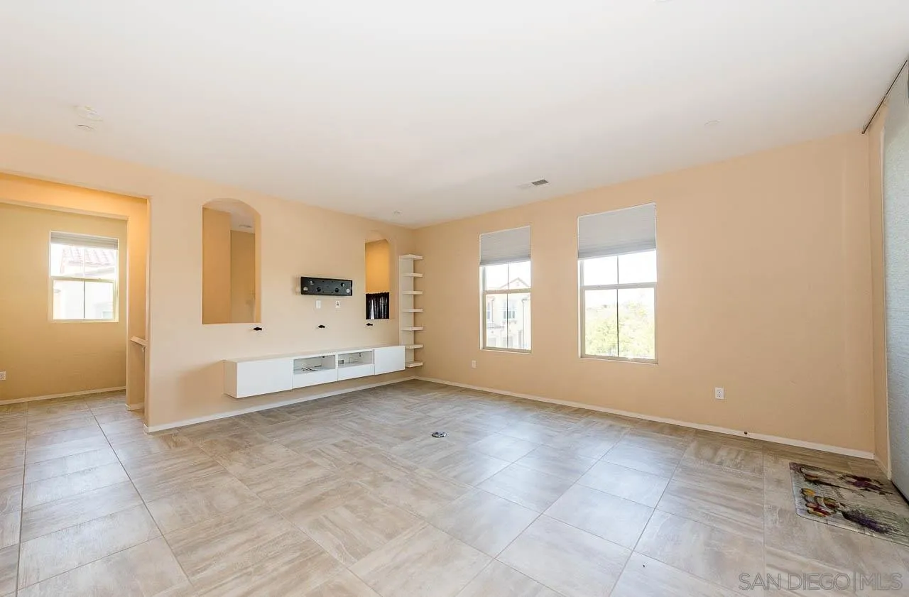 11130 Taloncrest Way Unit 19, San Diego, CA 92126 - Photo 4 of 25, San Diego, CA