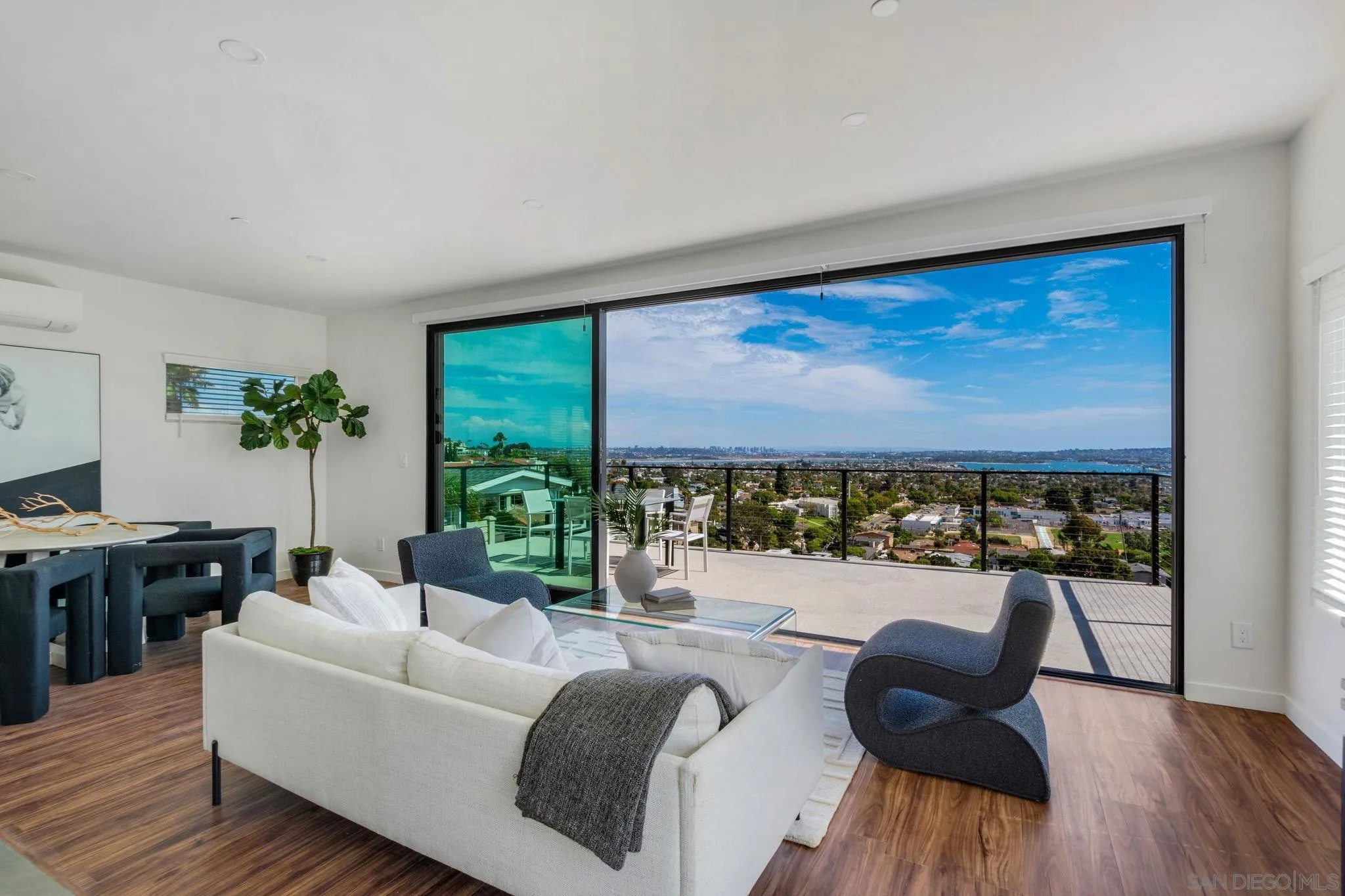 https://cdn.realtyfeed.com/cdn/127/260021798/522b4c9efa505eb4577fcc3f037d5249.webp