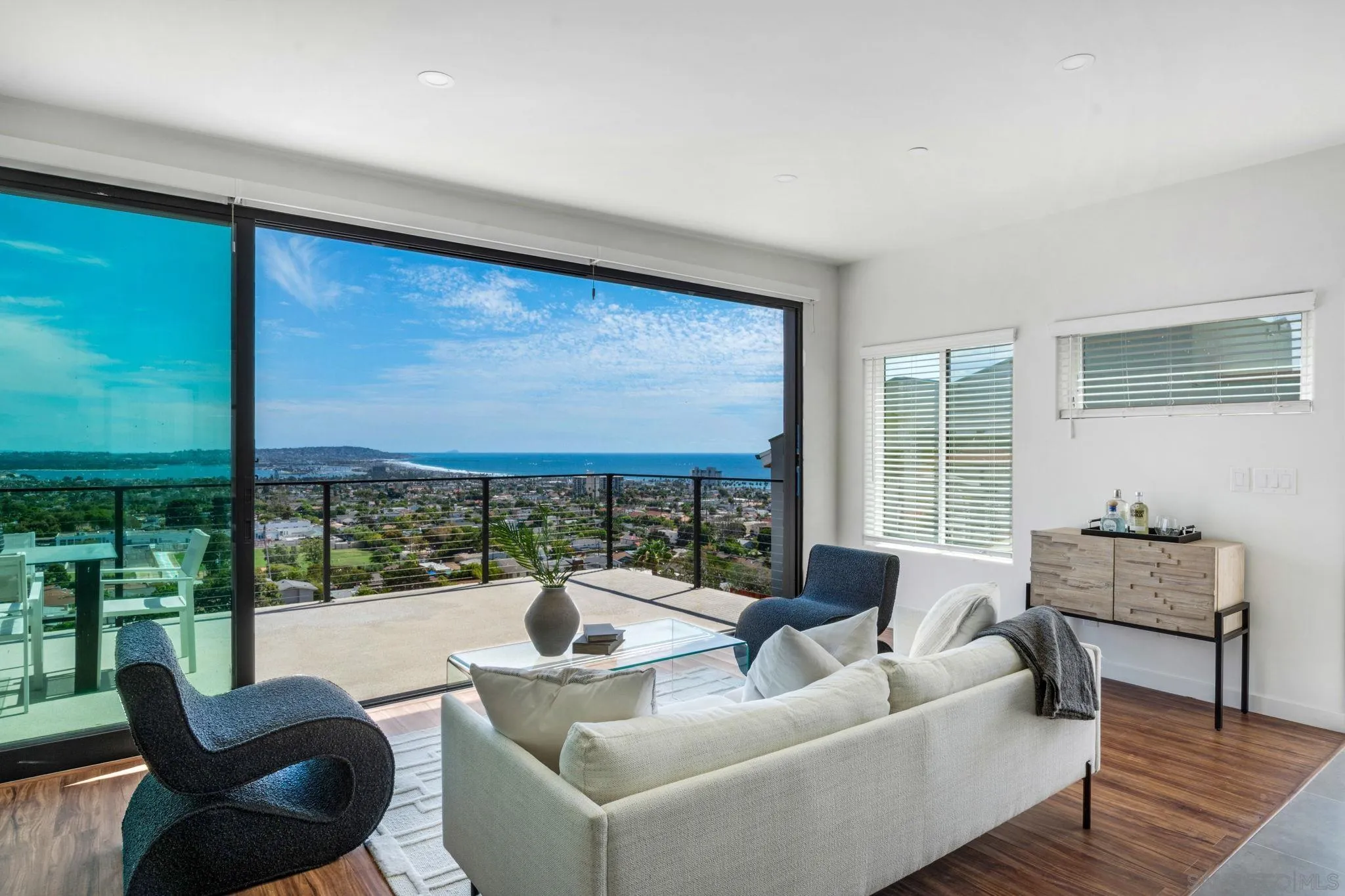 https://cdn.realtyfeed.com/cdn/127/260021798/57197104845bfc843544a0b5589f0f16.webp