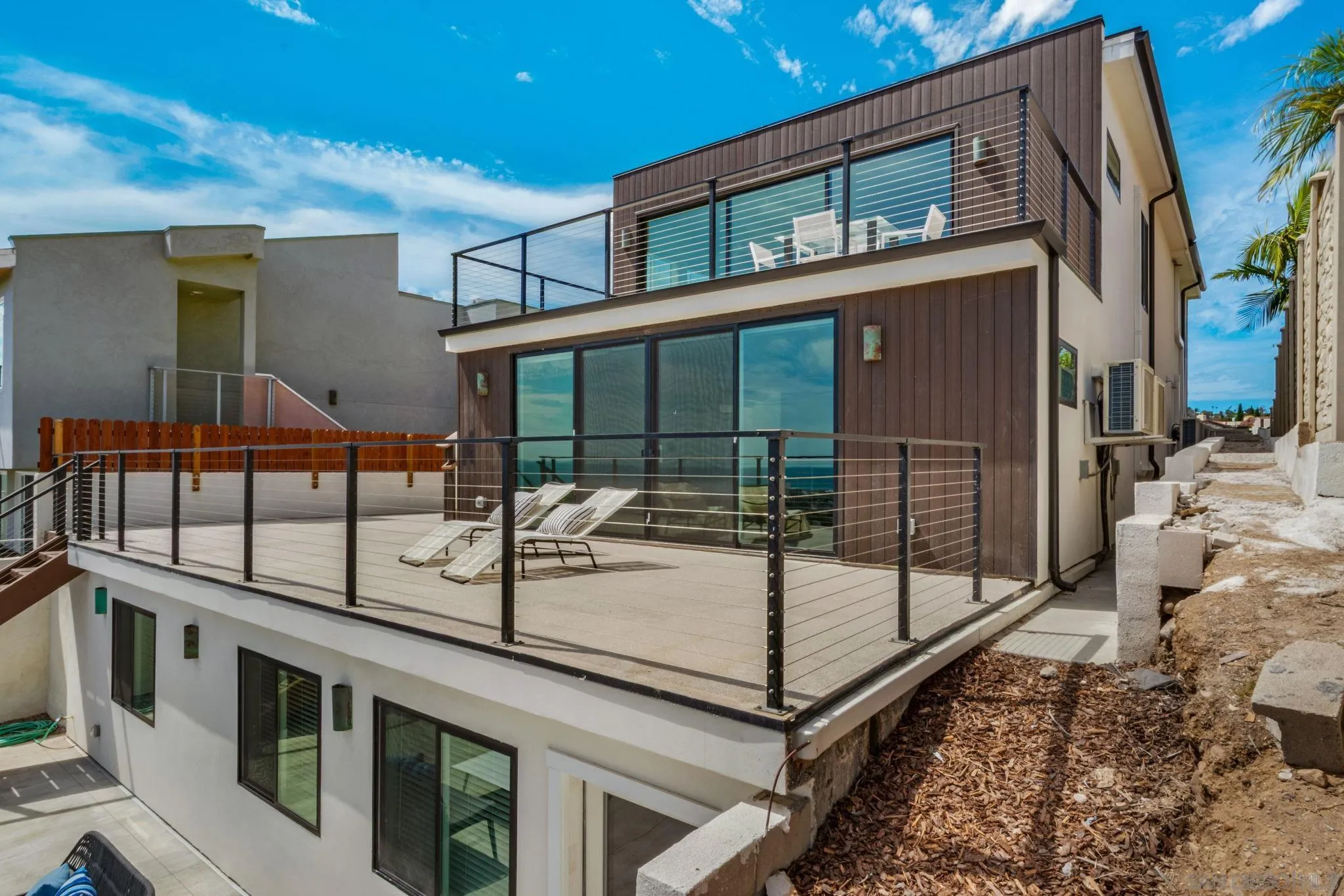 https://cdn.realtyfeed.com/cdn/127/260021798/72dafe0f2af8227beaaee023984233ff.webp