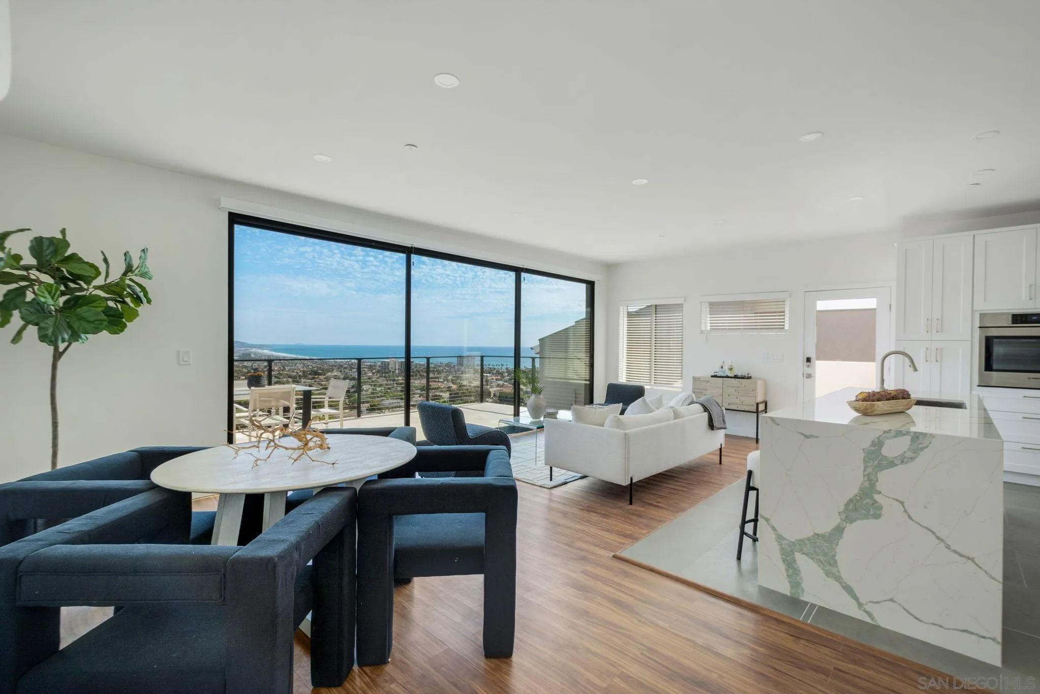 https://cdn.realtyfeed.com/cdn/127/260021798/a6254ff0f791e380ba4412374c52bae7.webp
