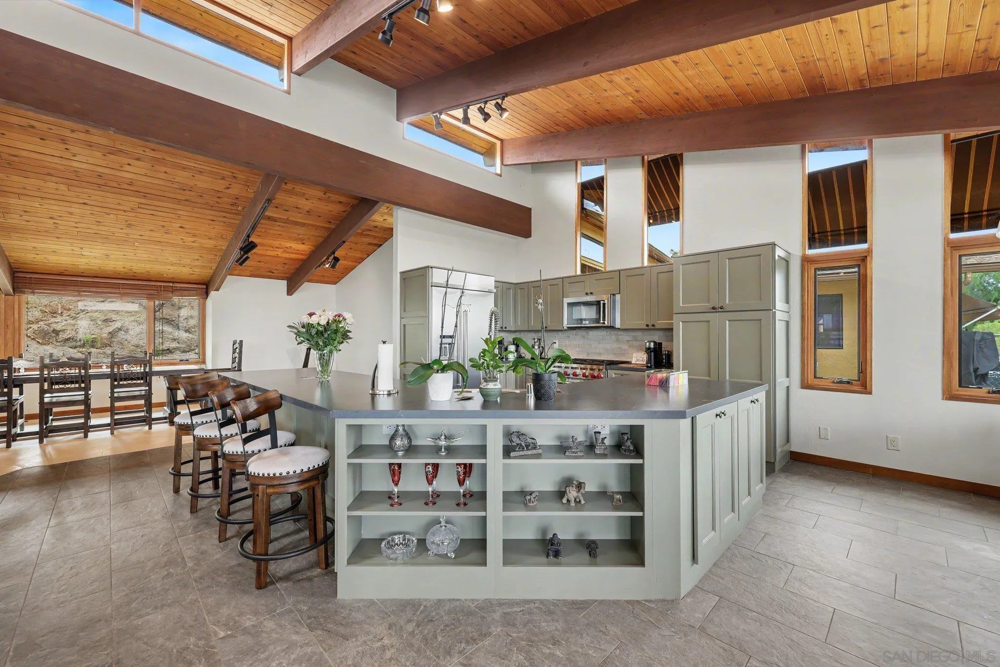 https://cdn.realtyfeed.com/cdn/127/260021801/339382a05557380a3c9168cf3d24d852.webp