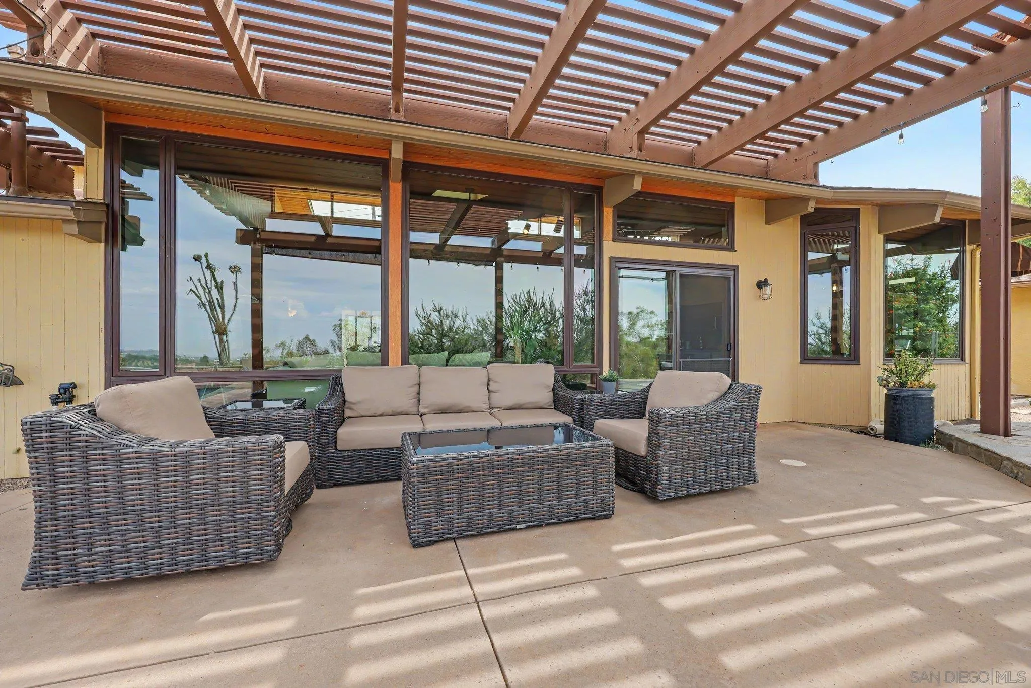 https://cdn.realtyfeed.com/cdn/127/260021801/5c246f4180f2162288e3c1bbdd672eee.webp