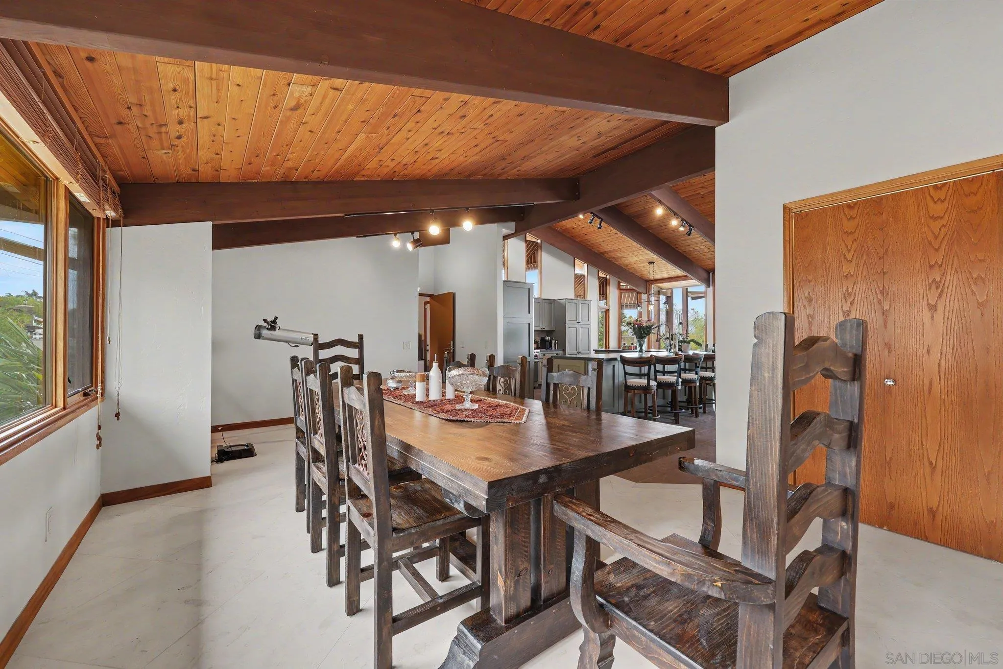 https://cdn.realtyfeed.com/cdn/127/260021801/643db78dcfd77666b729766e1e696c94.webp